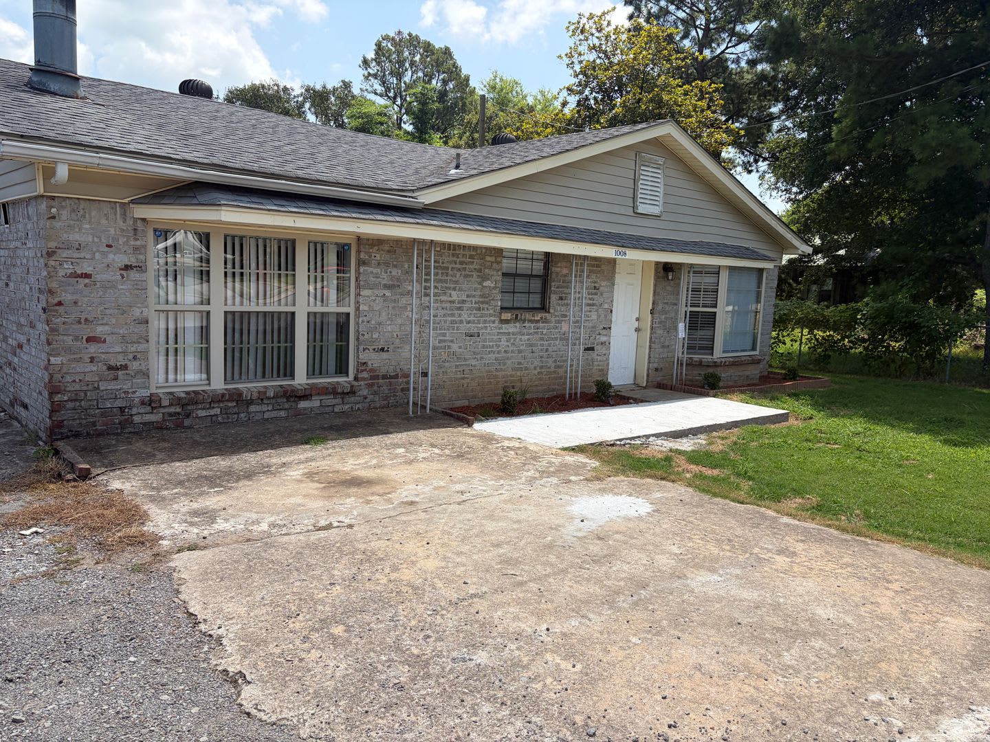 3 bedroom and 1.5 bathroom – photo 3