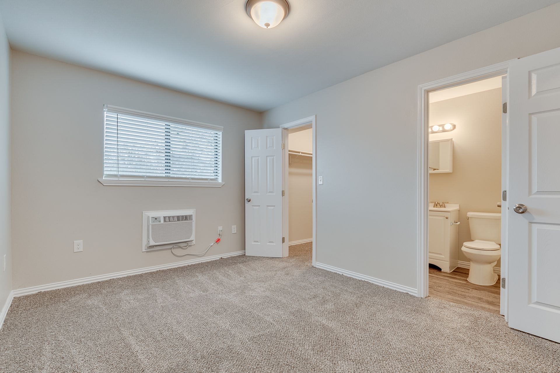 Oak Street Flats – photo 3