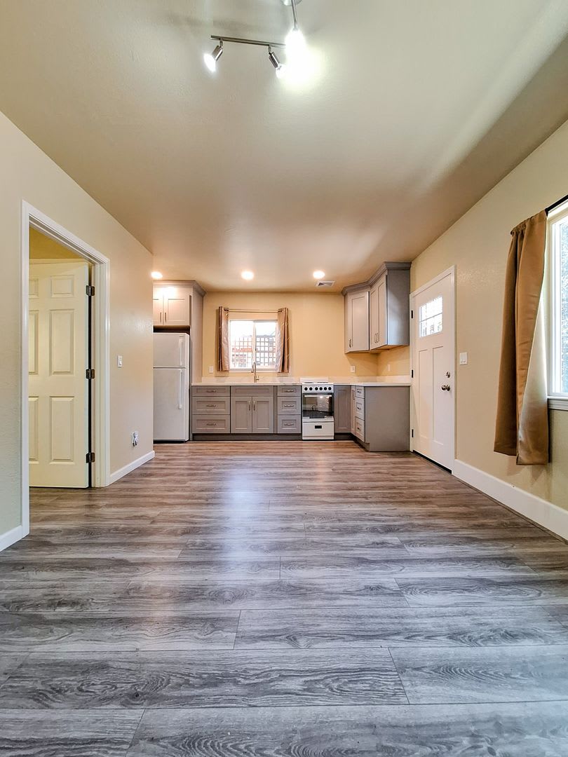 Beautiful 1bd Cottage Recently Remodeled – photo 2