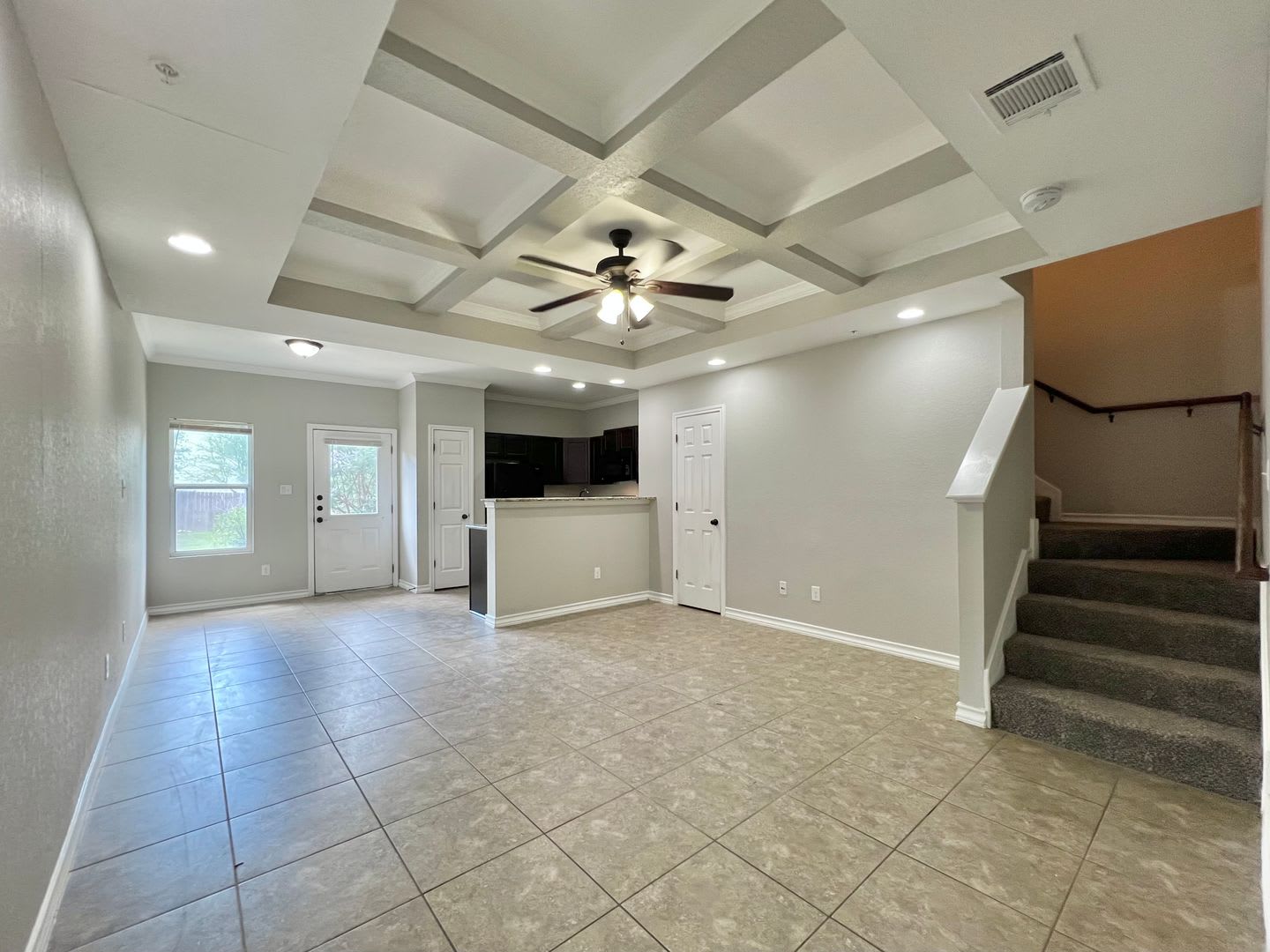 Cozy 3BR/2.5BA Townhome Near Medical Center, USAA & I-10 – photo 3