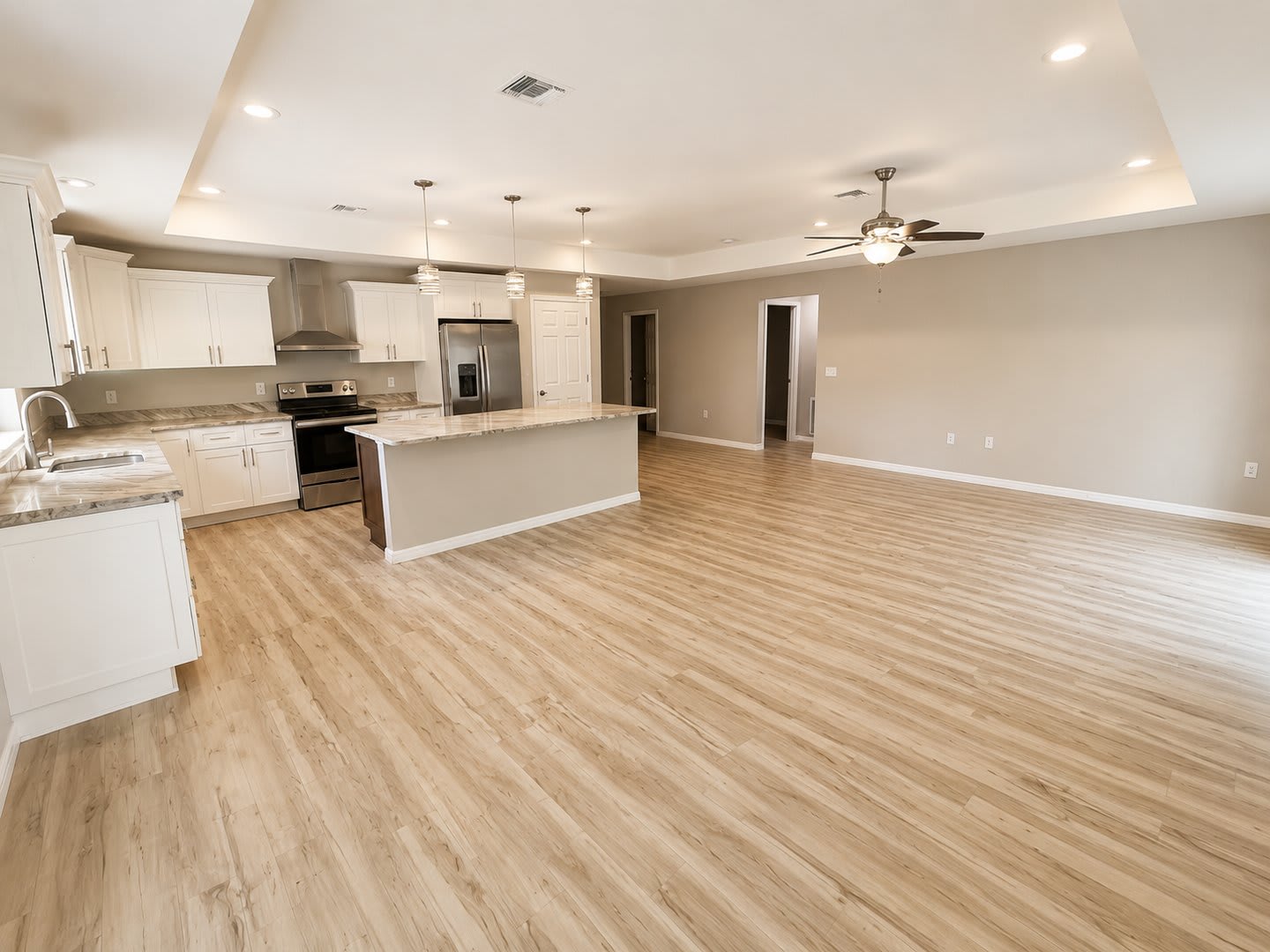 Spacious 3BR/2BA Home w/ Vaulted Ceilings &amp; Granite Countertops! – photo 2