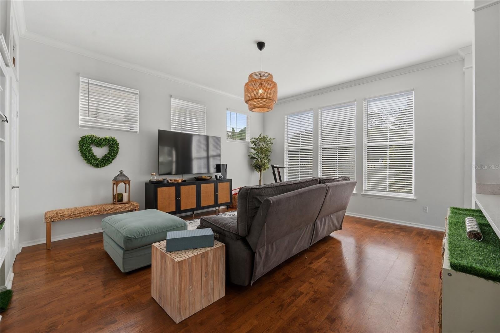 181 LONGVIEW AVE – photo 4