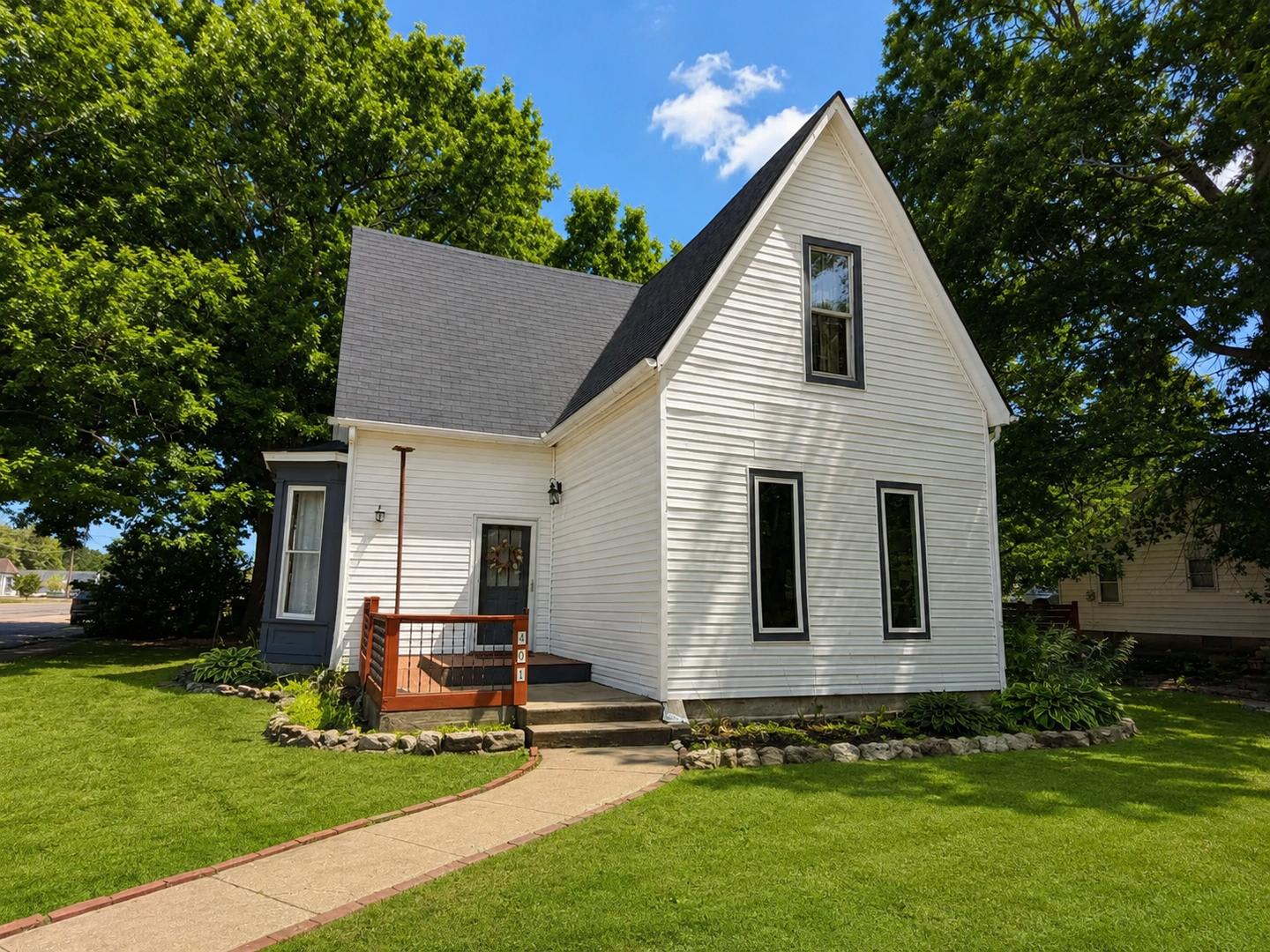COMING SOON: BEAUTIFUL UPDATED 5 BEDROOM / 2 BATHROOMS IN LAMAR MO!!! – photo 2
