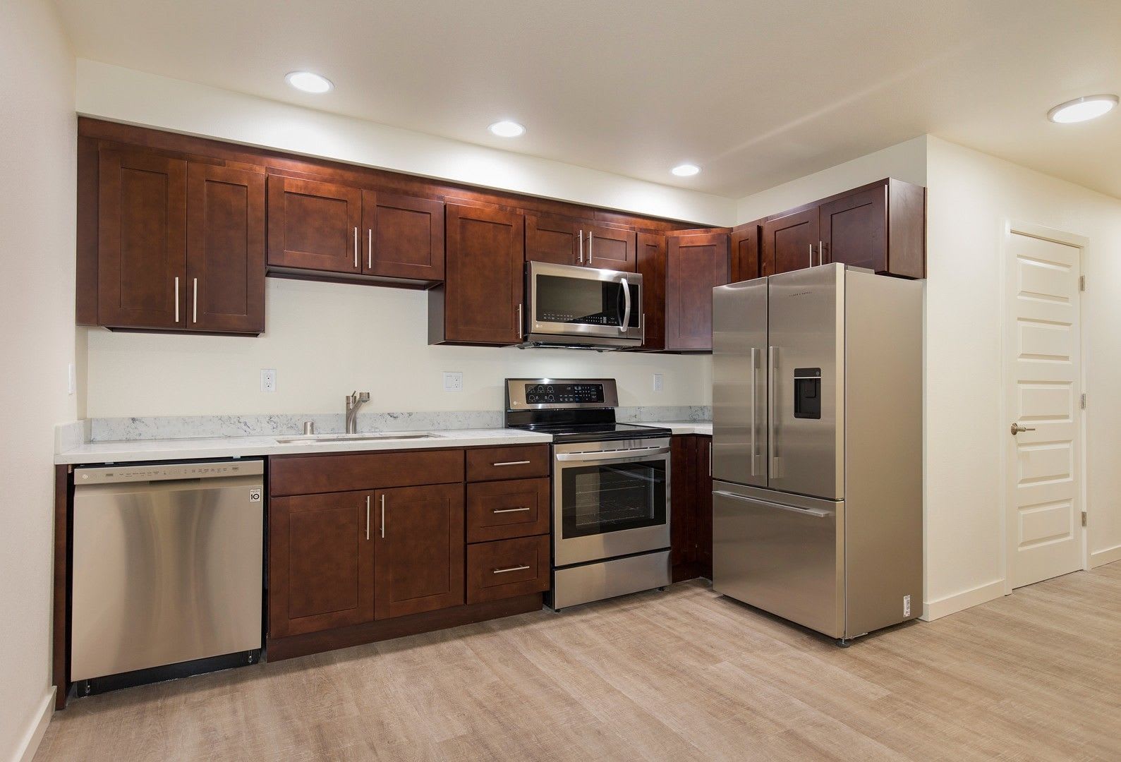 48th Street Apartments – photo 2