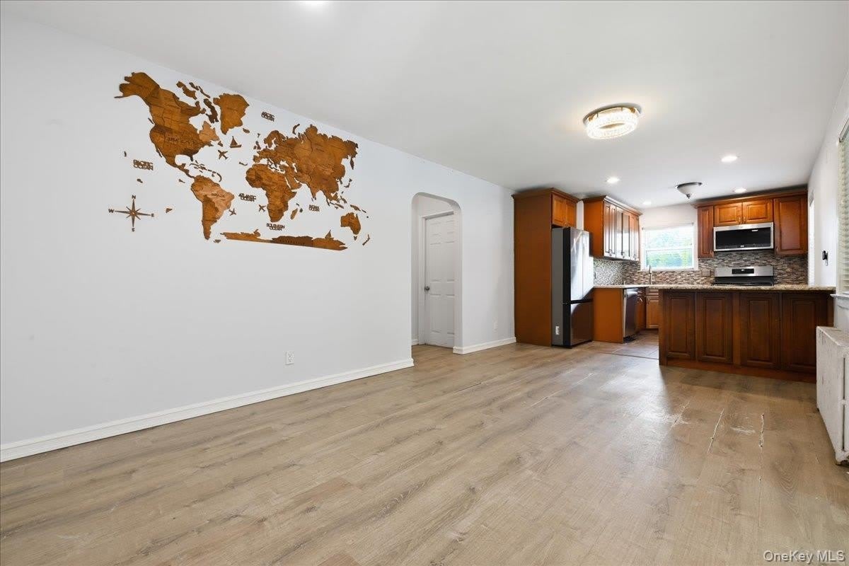260-70 73rd Avenue – photo 2