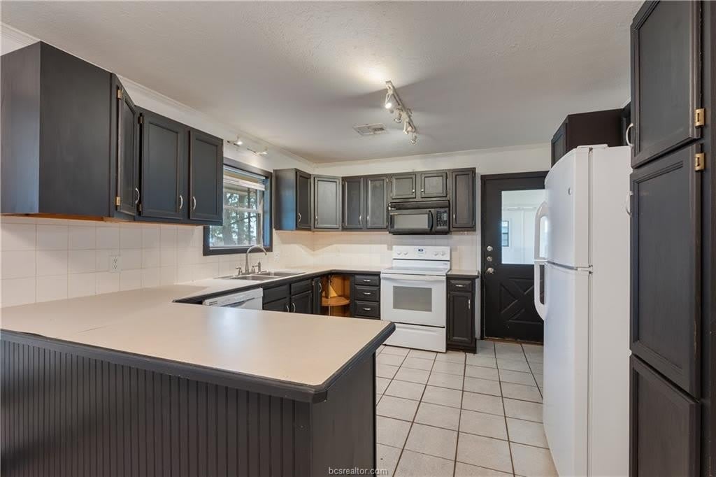 318 Fairway Drive – photo 4
