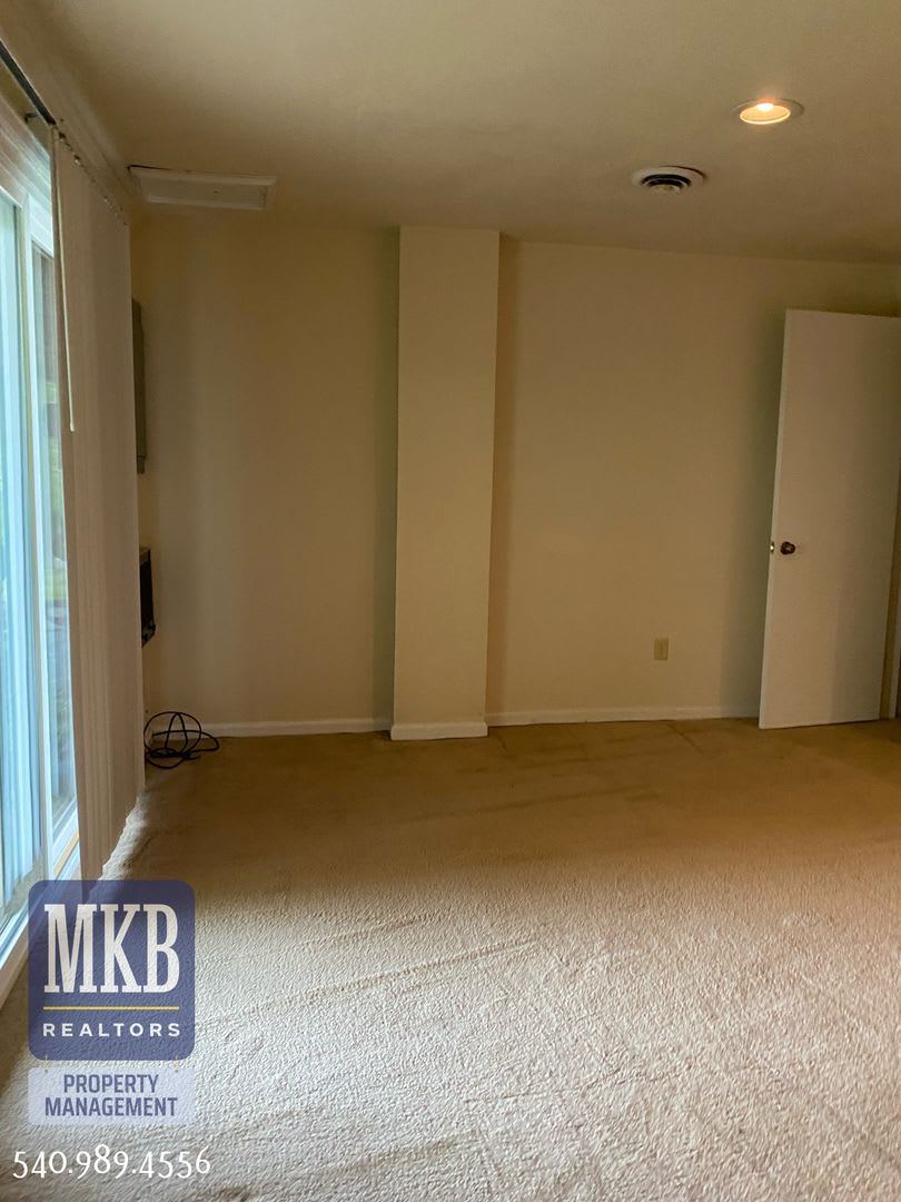 Stonehenge Townhome Recently Updated End Unit 3 Level Living – photo 4