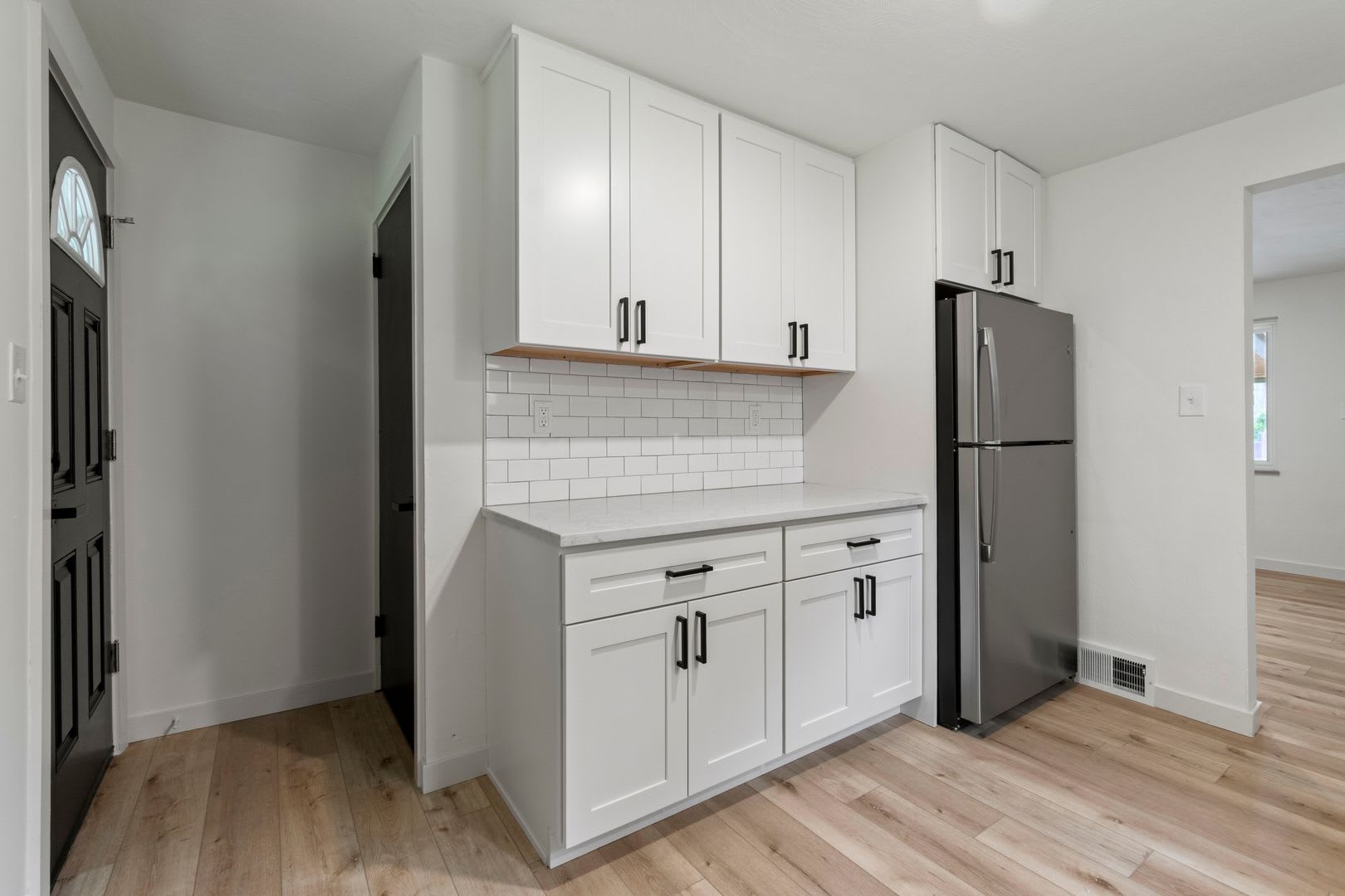 AVAILABLE NOW! Fully RENOVATED 3 bedroom in PENN HILLS! – photo 5