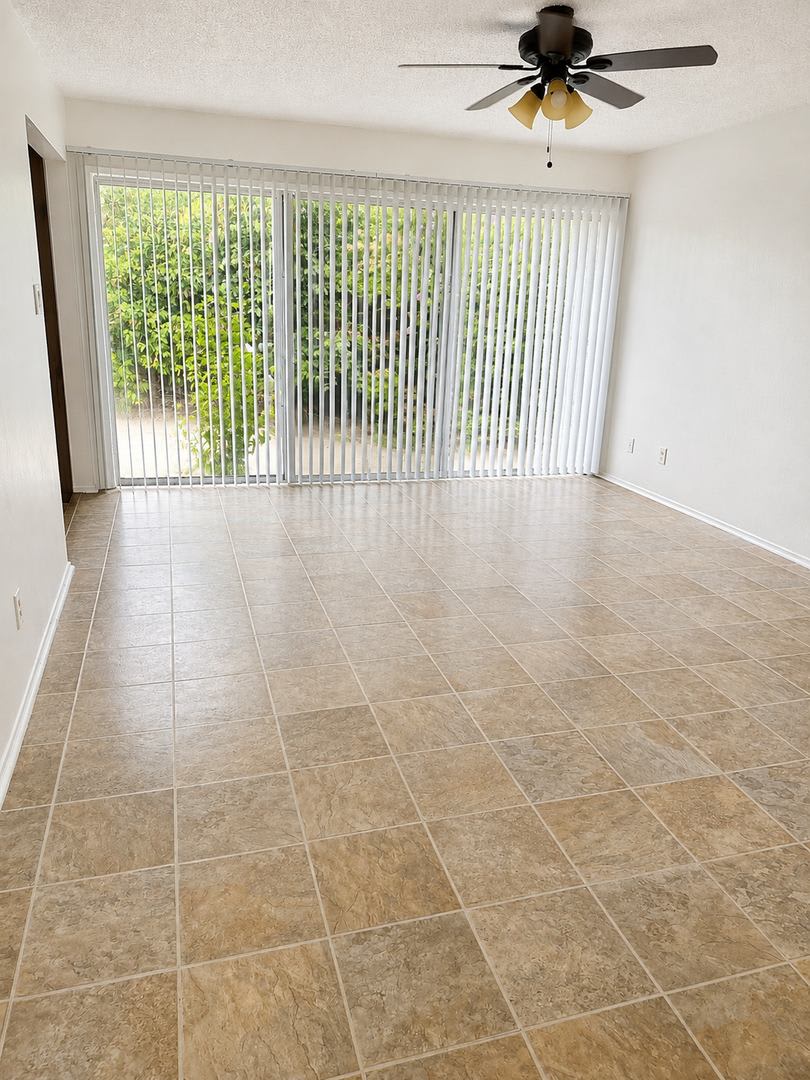 Charming 3-Bedroom Home with Oversized Backyard – photo 4