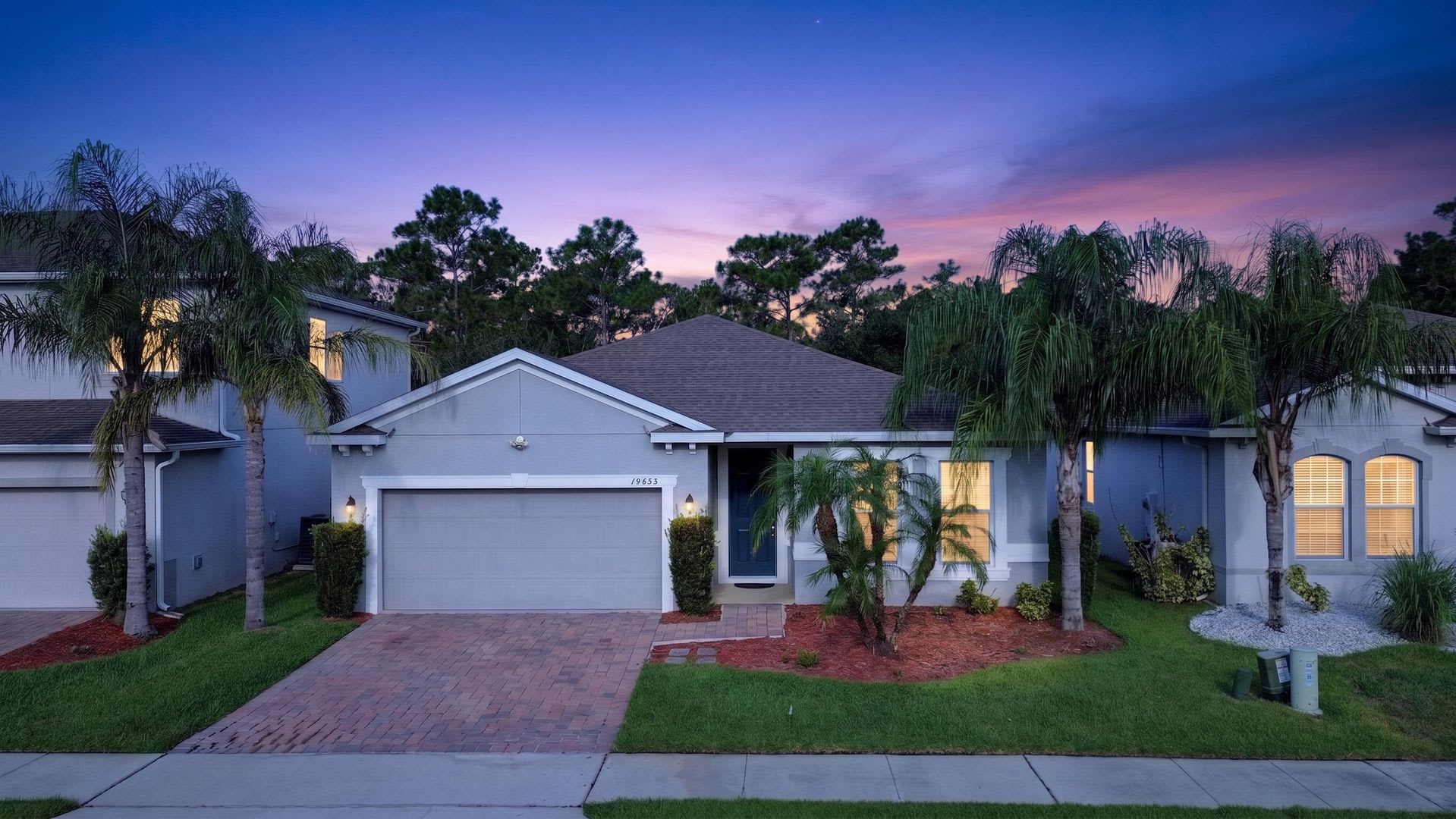 Beautiful 4 3 With Fenced Yard In Hunters Creek Available Now – photo 2