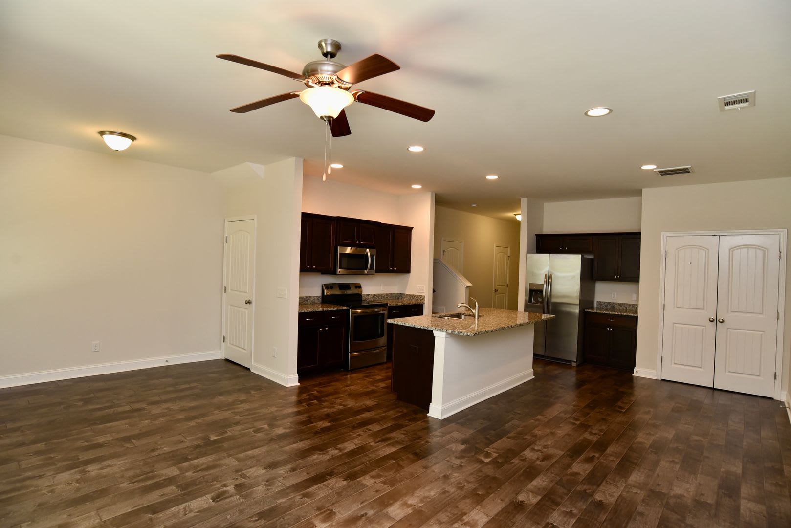 3 Bed/2.5 Bath Townhome in Richmond Hill – photo 4
