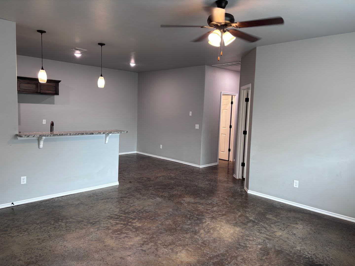 Move in Special!! 3br 2ba duplex with 2 car garage in OKC! – photo 5