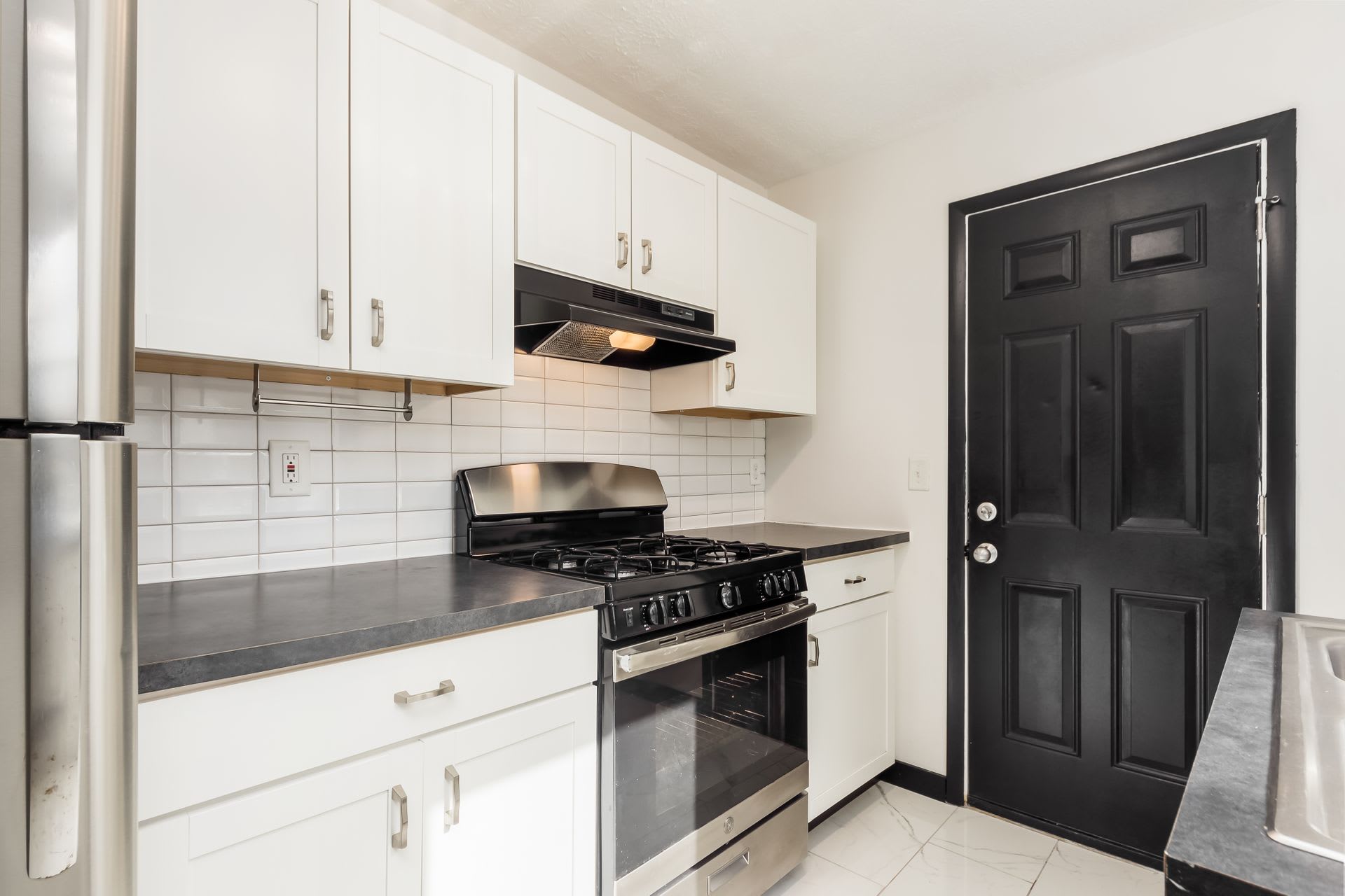 958 976 South Champion Avenue 960 – photo 5
