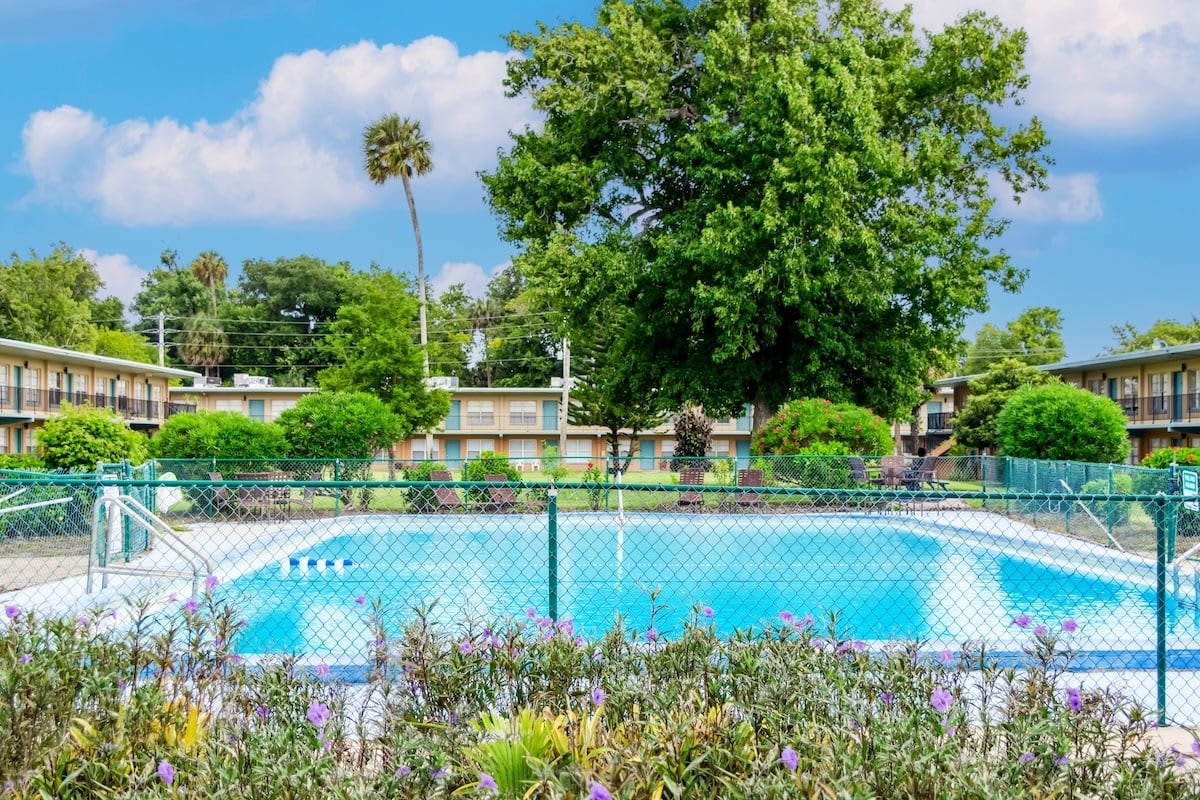 Park Apartments – photo 2