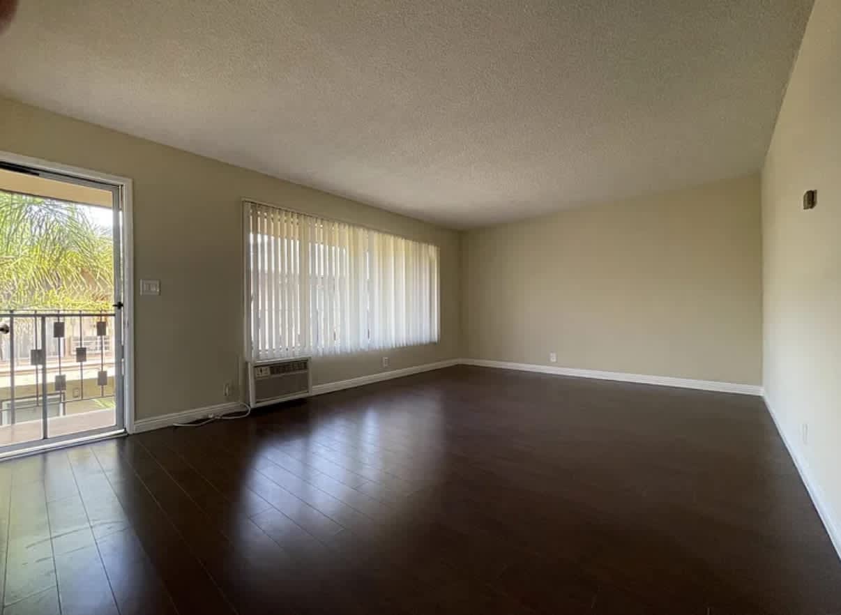 4425 Ocean View Boulevard – photo 2