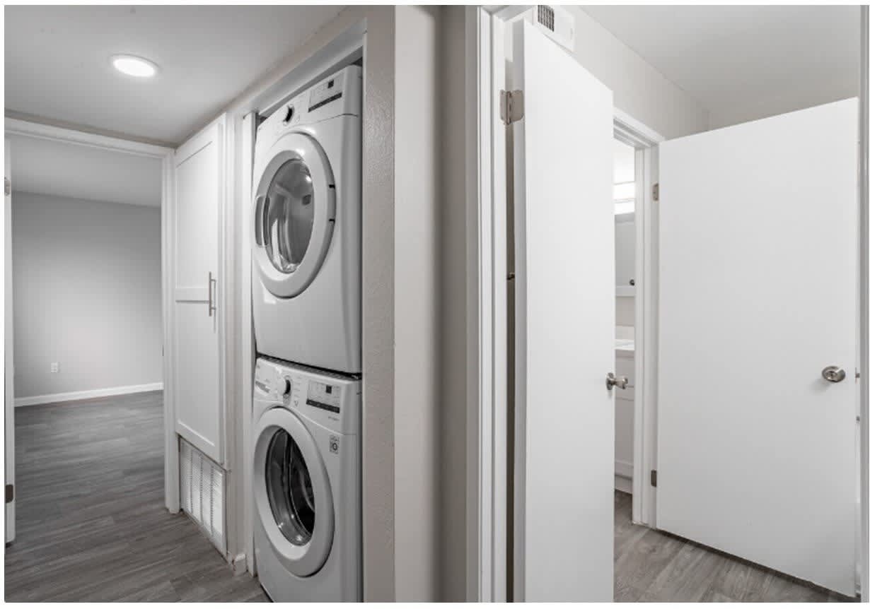 Lincoln Park Apartments – photo 1