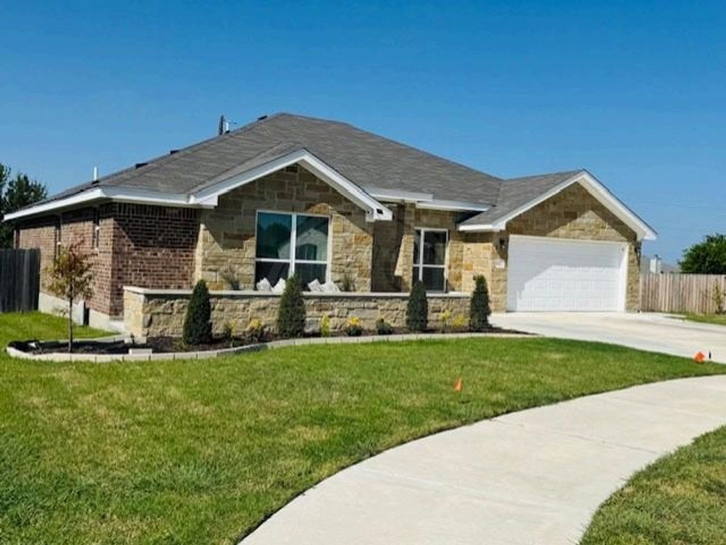 Modern 3-Bedroom Home – photo 1