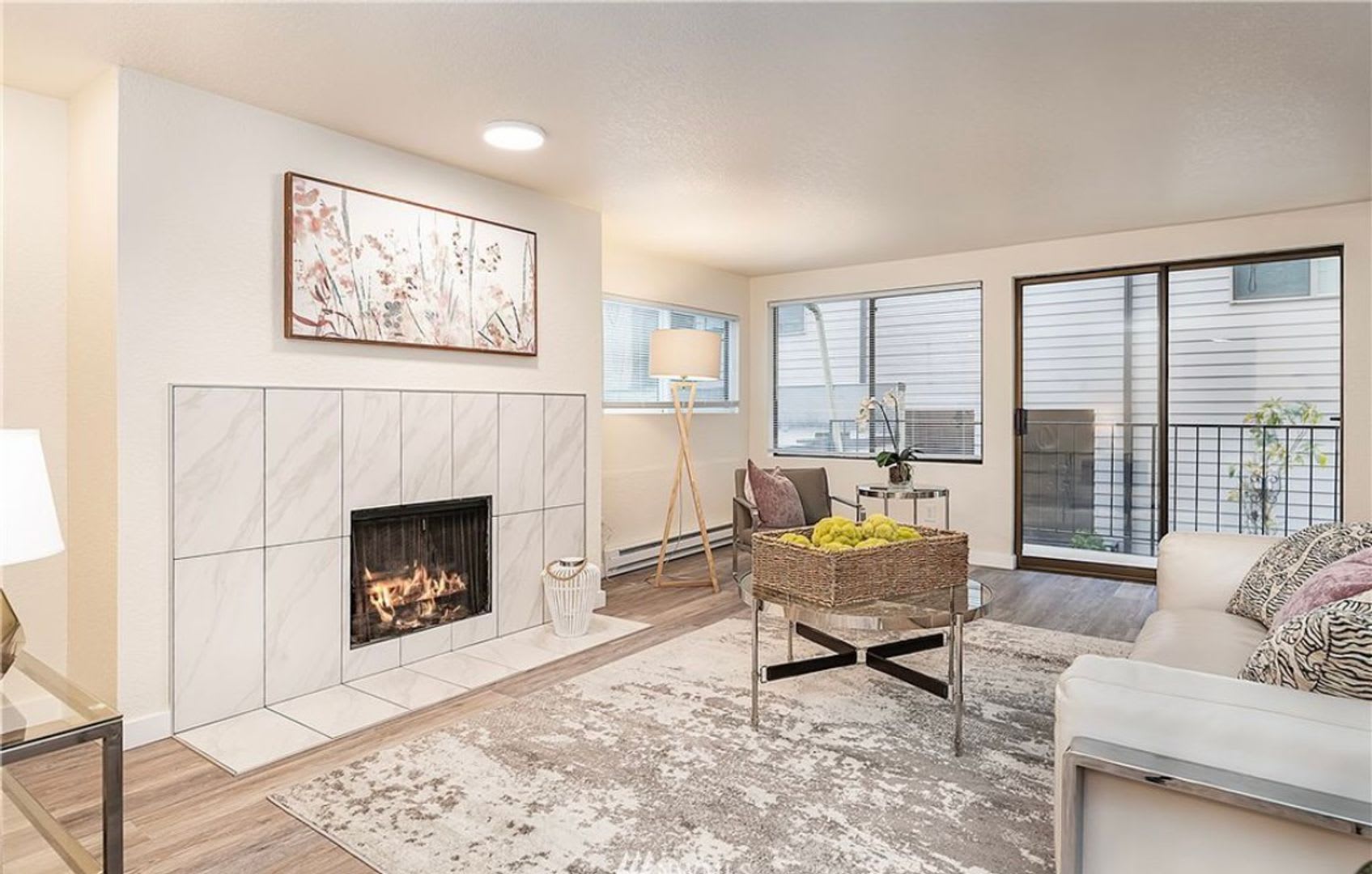 Light Filled Remodeled Condo W Secure Parking Included Queen Anne – photo 3