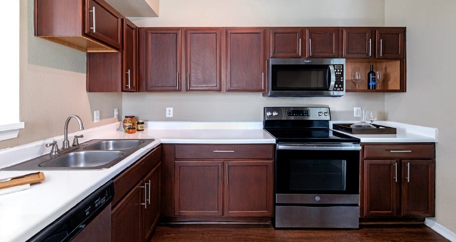 Village on the Parkway Apartments – photo 3