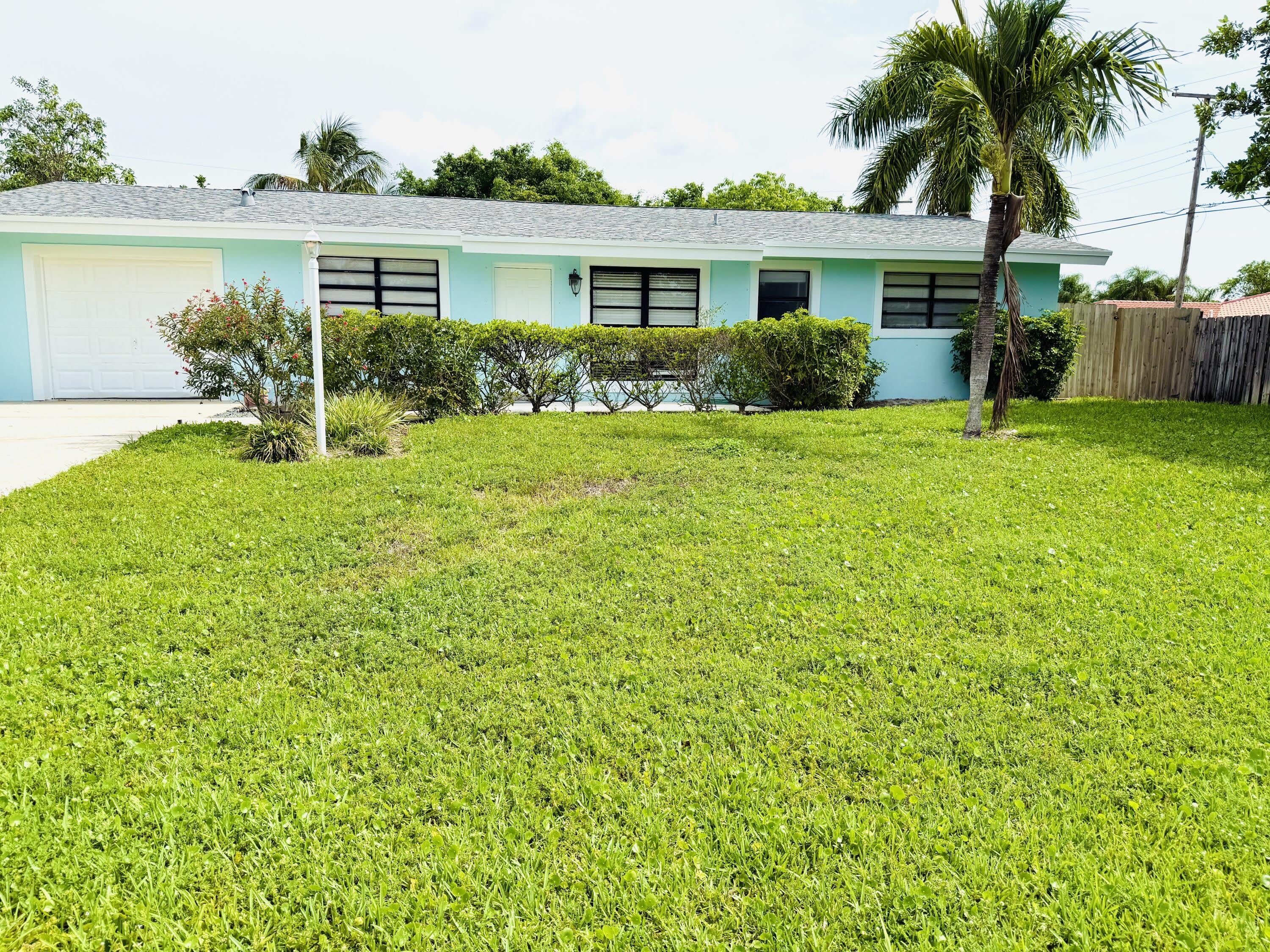 477 NE 35th Street – photo 1