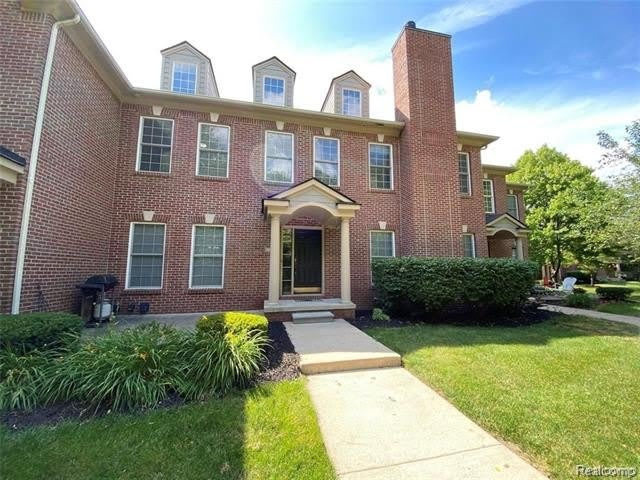 215 S VILLAGE Way – photo 2
