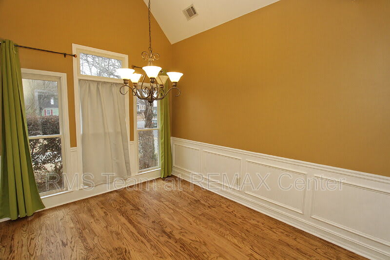 1360 Eastgate Ct SE – photo 4