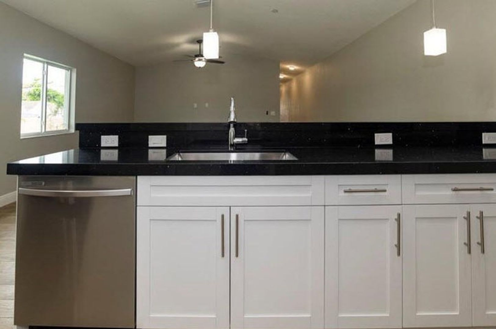 1140 NW 1ST Avenue, Fort Lauderdale, FL 33311 – photo 2