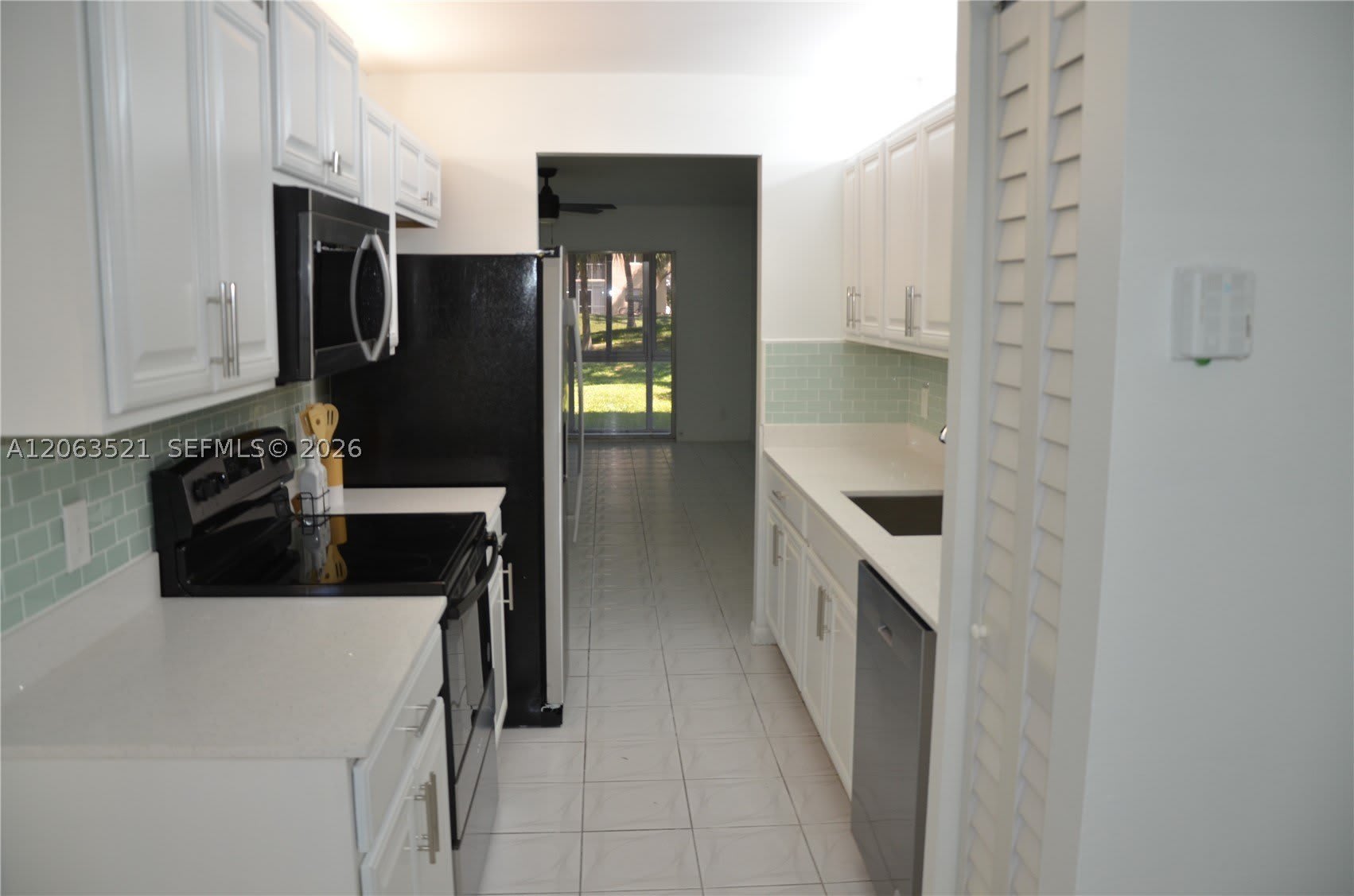 1351 SW 125th Ave – photo 2