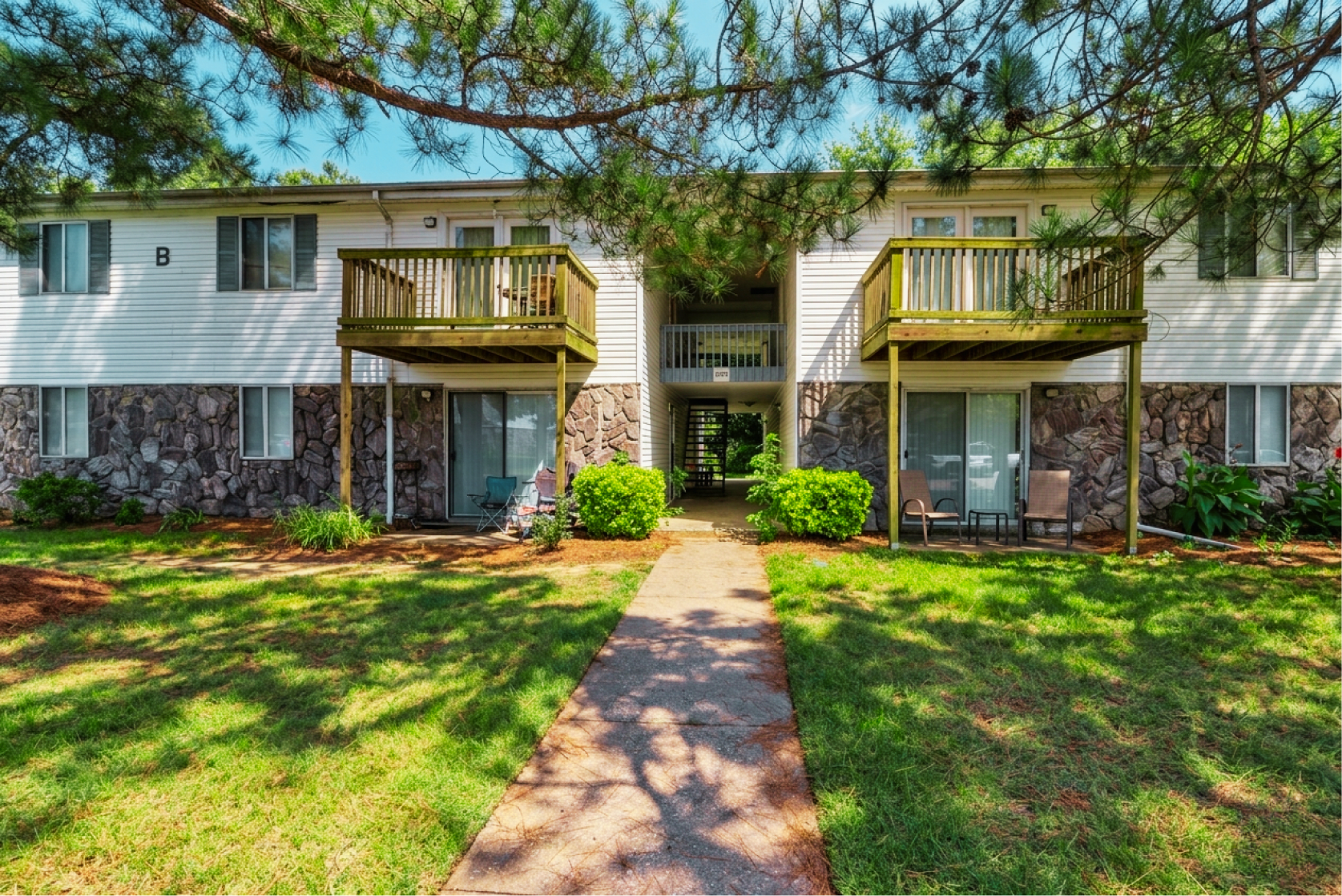 Hillwood Manor Apartments – photo 1