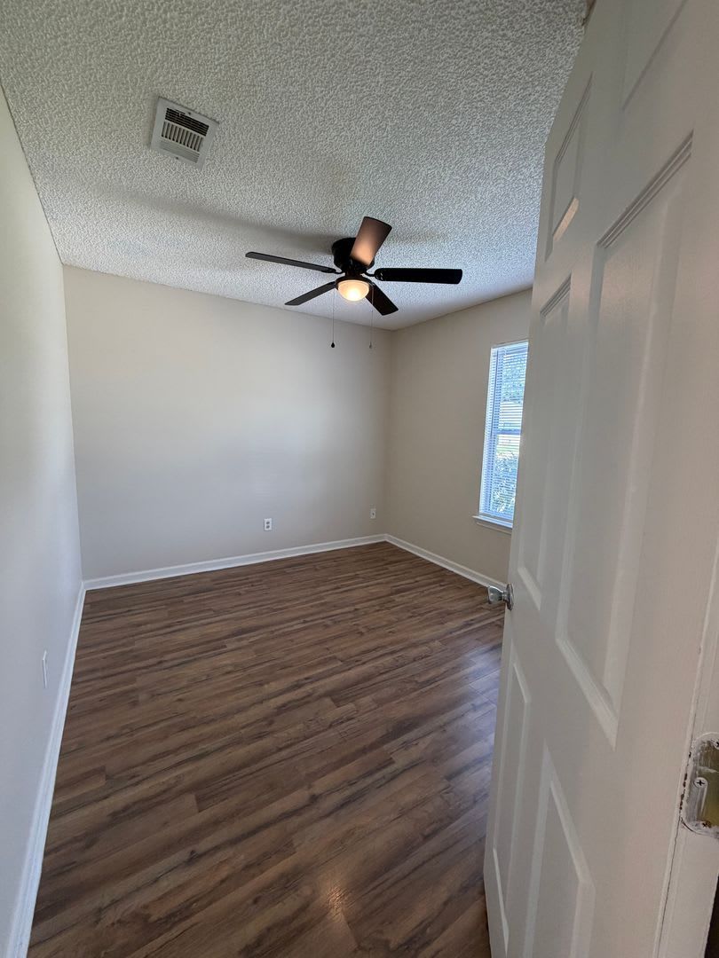 W. 101 Talbot Ct – photo 2