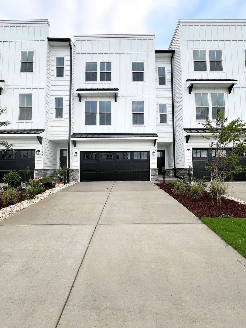 Room in 4 Bedroom Home at Walnut Hill Rd NW – photo 5