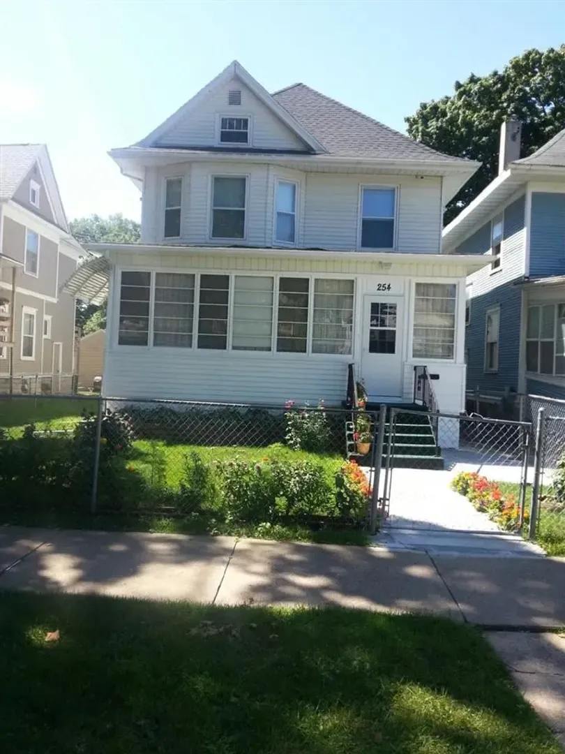 5 bedroom 2 bath House – photo 2