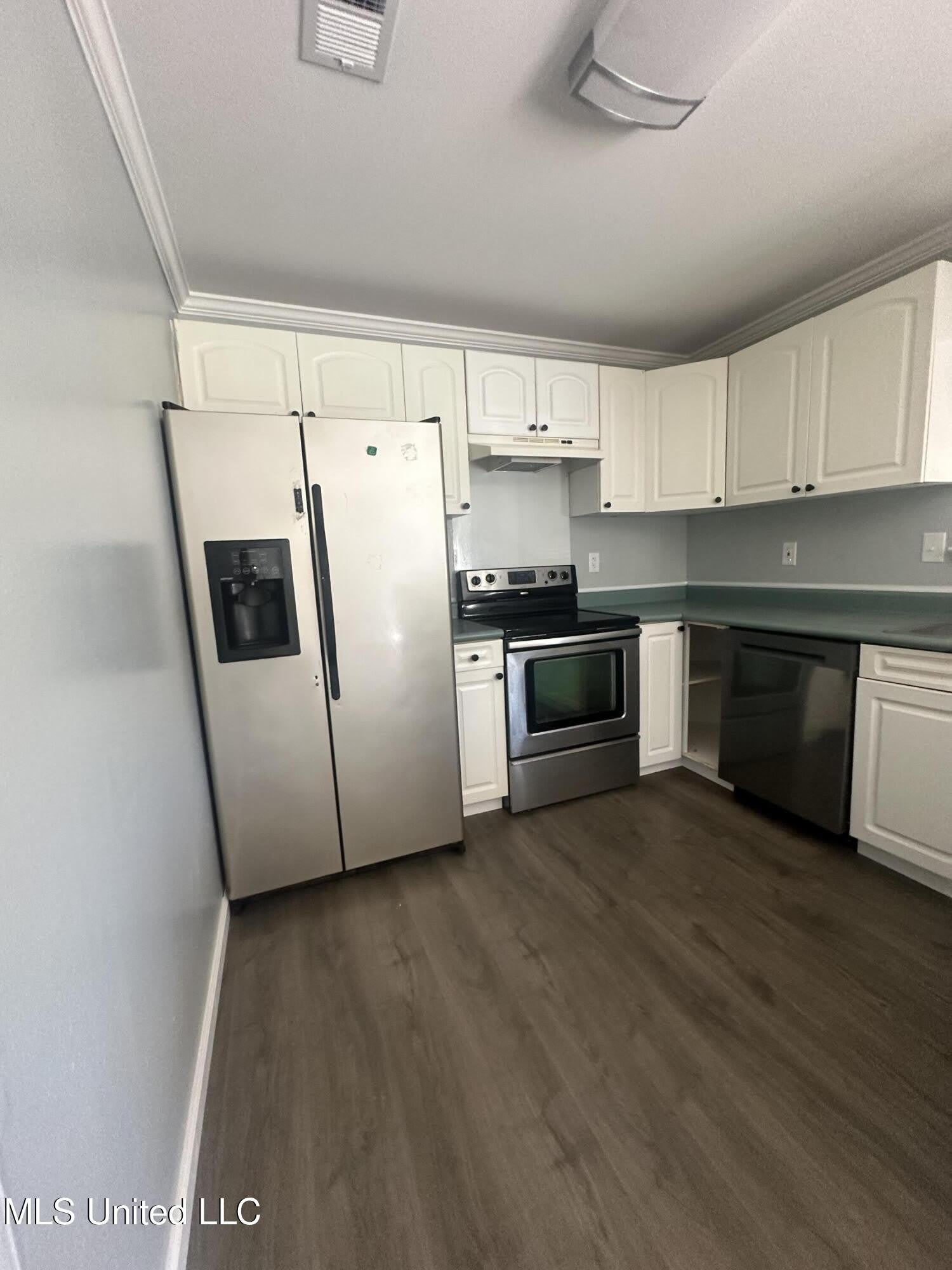 1113 Beach Avenue – photo 5