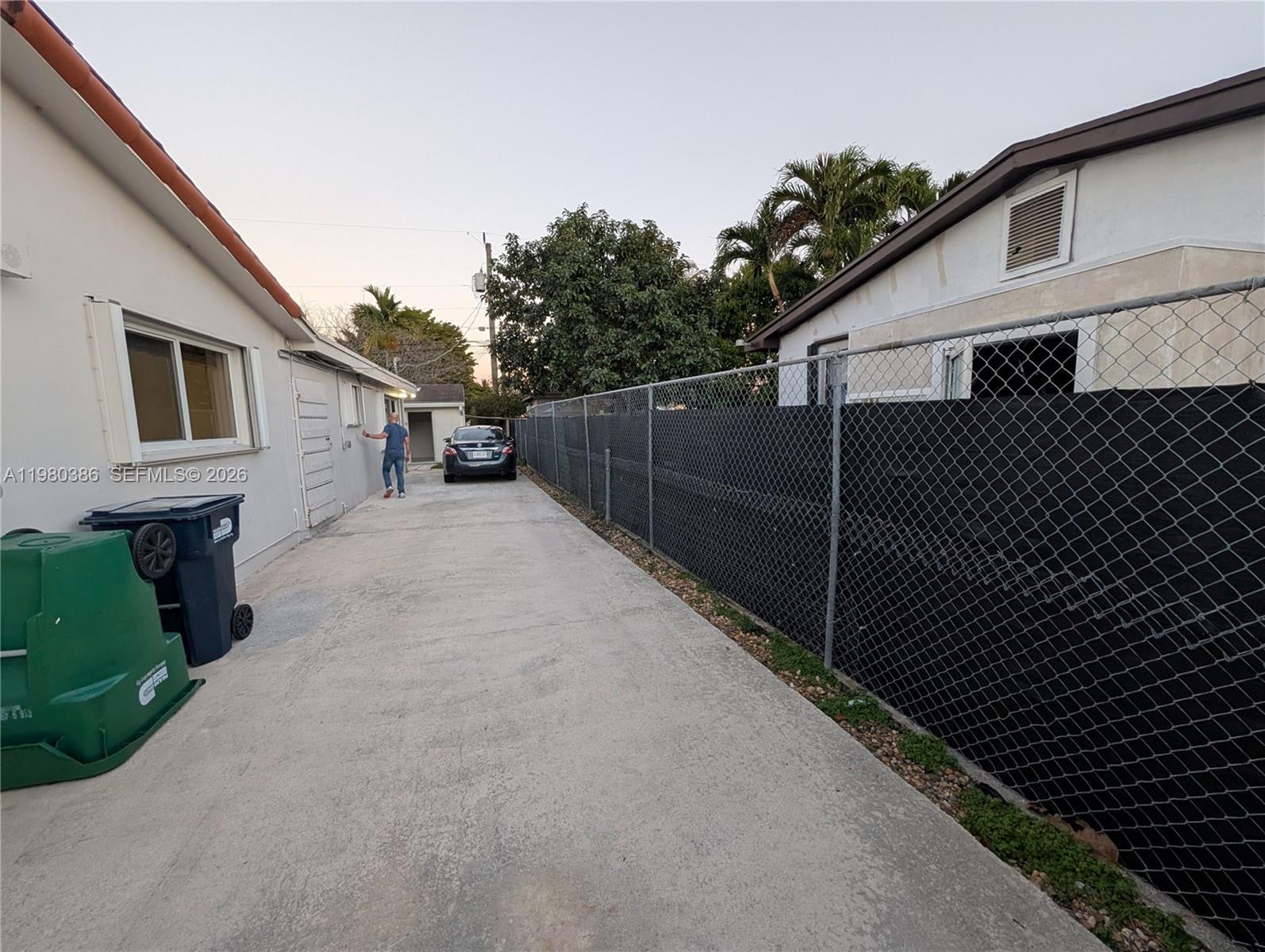 1037 Sw 76Th Ave – photo 2