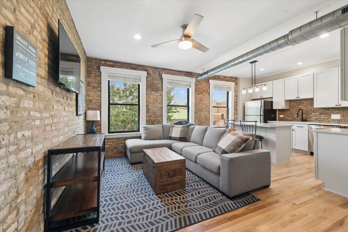 1657 W Addison Street – photo 2
