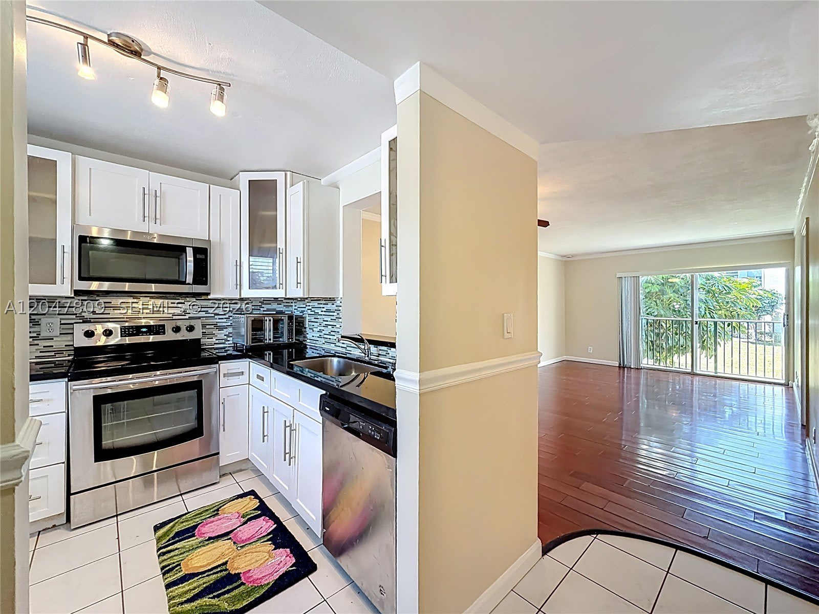 8740 N Sherman Cir – photo 3