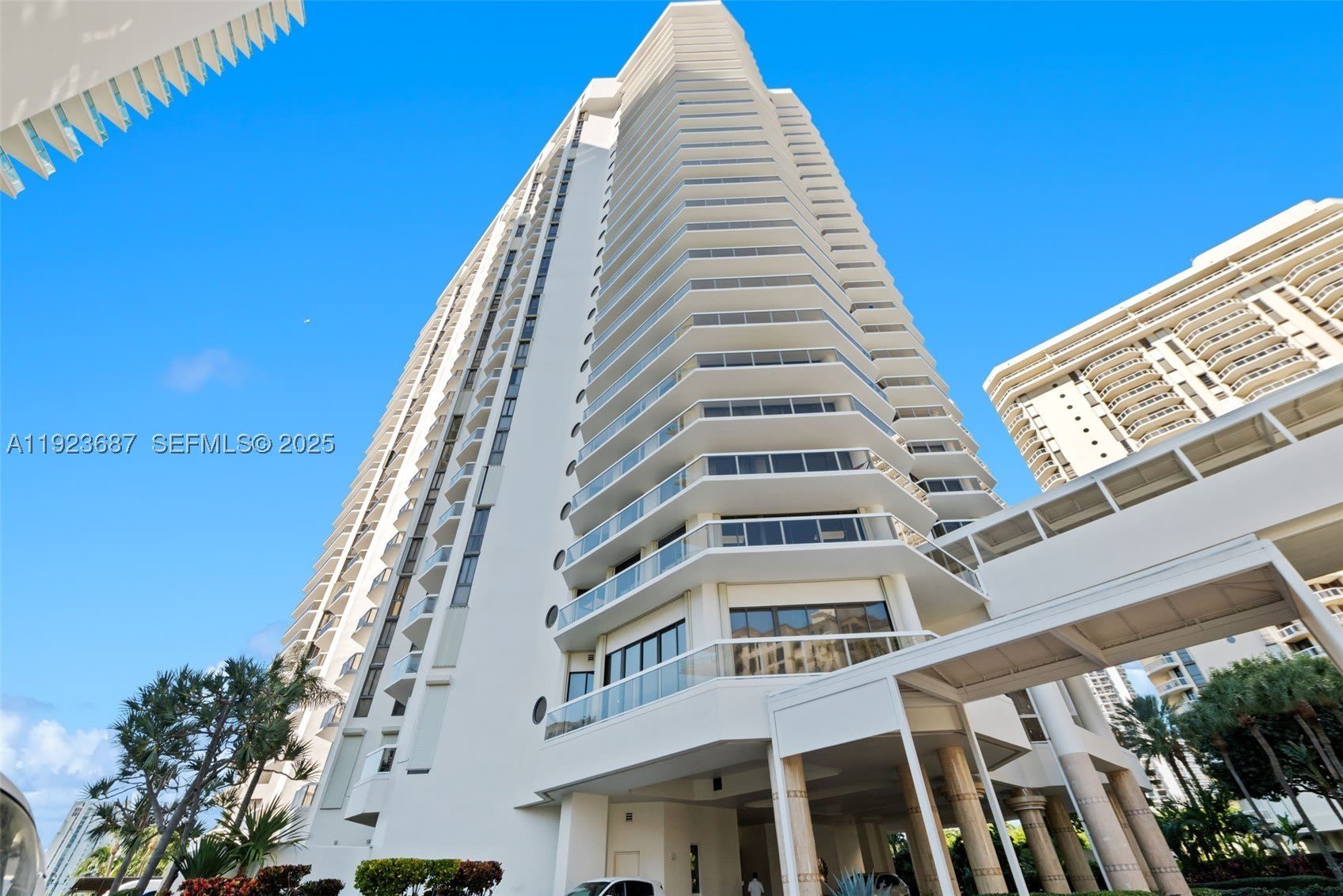 20185 E Country Club Dr – photo 1