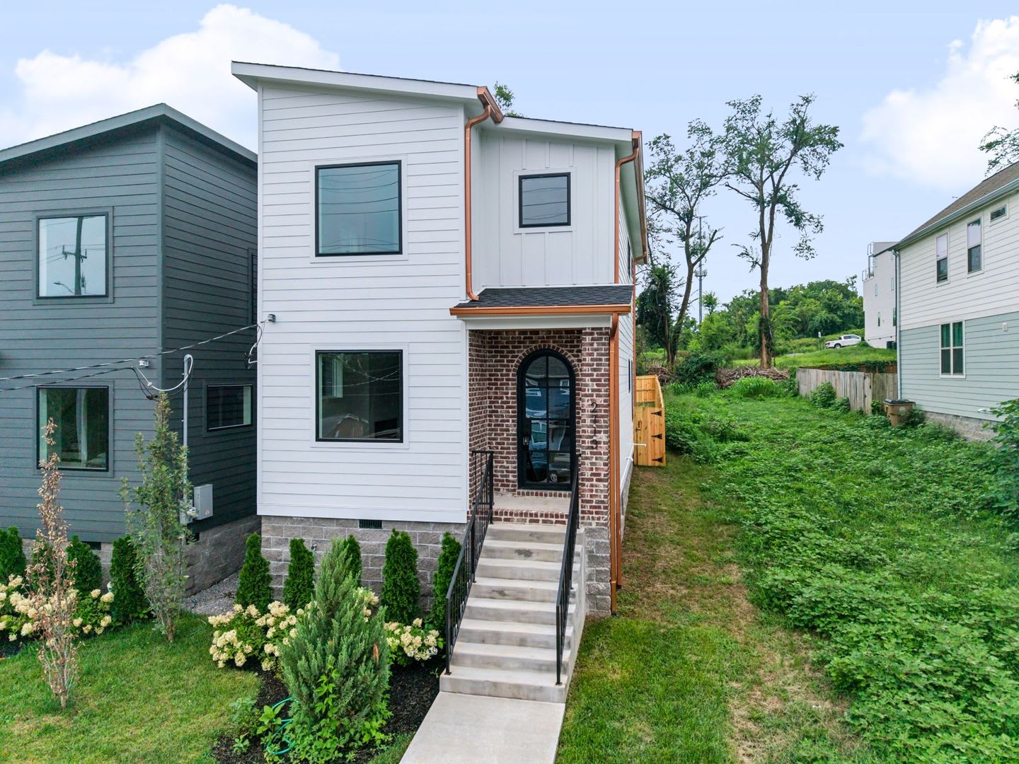 Modern Living & Downtown Skyline Views! – photo 2