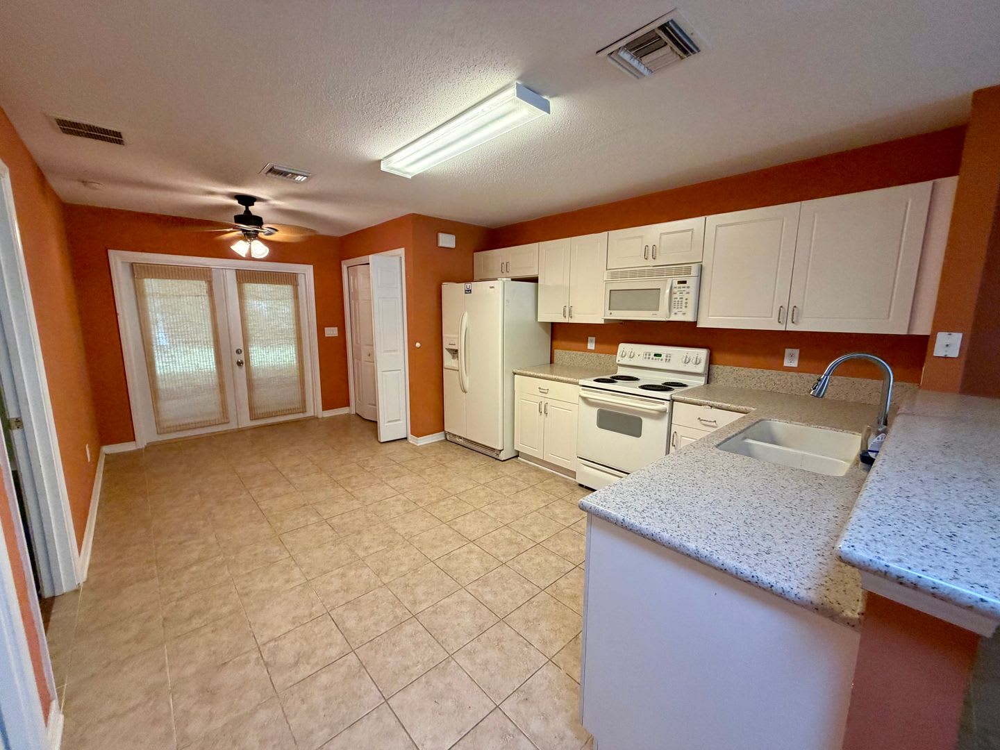 Close to Pier Park, Palmetto Trace HOA community with pool – photo 4