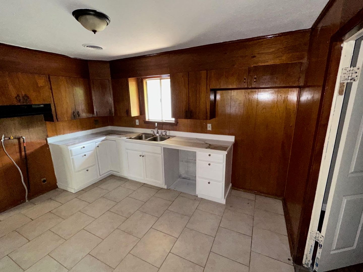 Move In Ready 4Br 2Ba Home In South Jackson Spacious Living Convenient Location – photo 2
