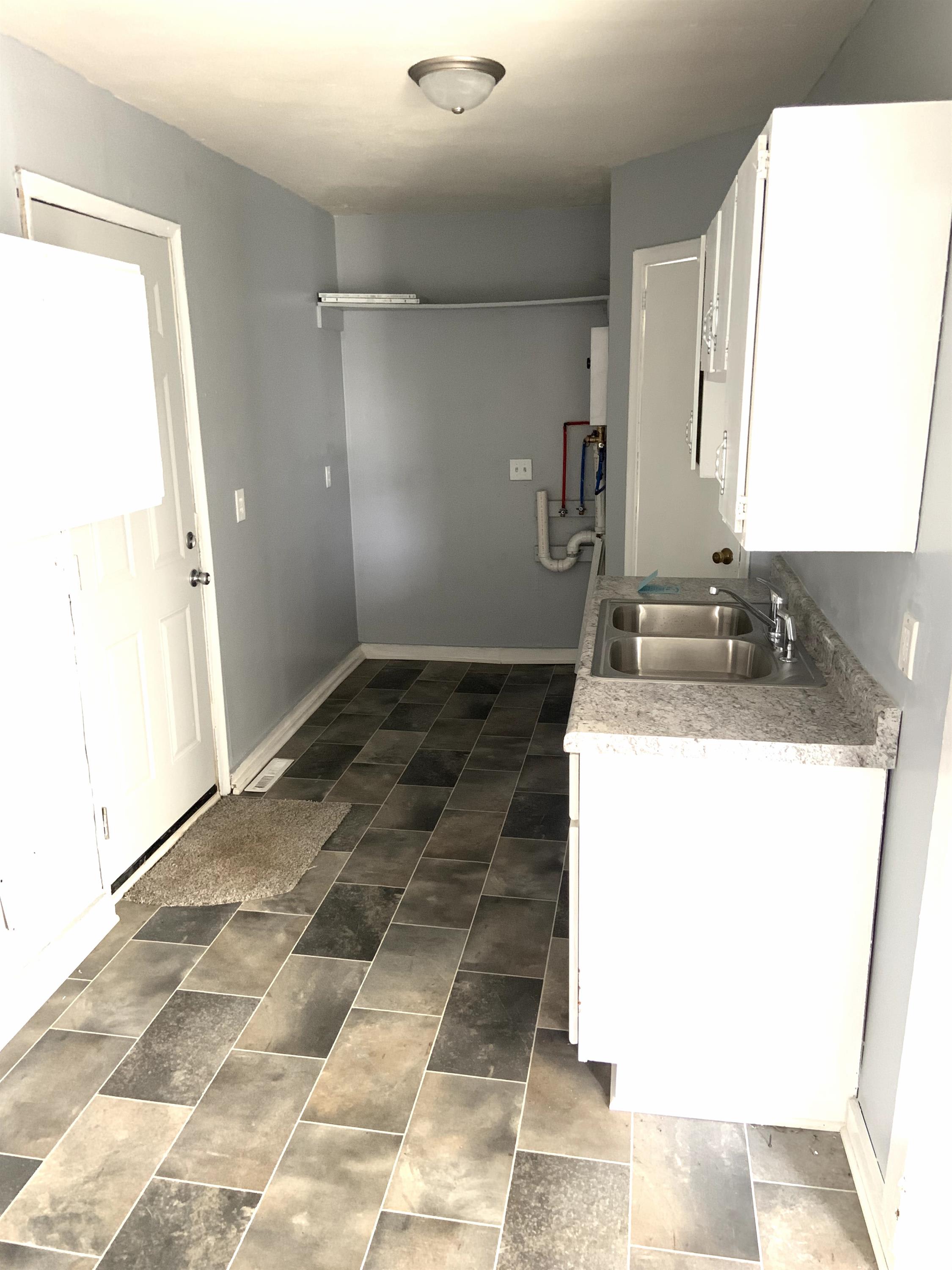 827 7Th Avenue – photo 5