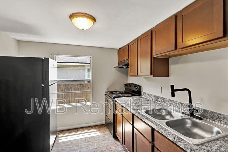 7957 Mattox Ave – photo 2