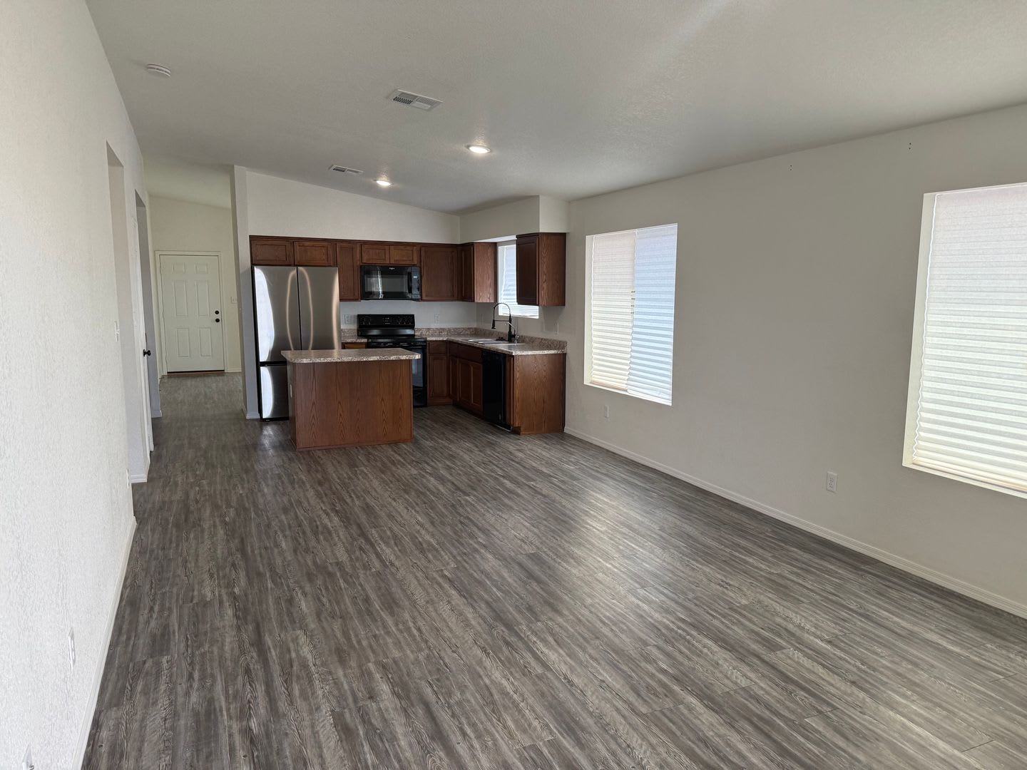 Desert Sands 4 bedroom 2 bathroom home with extra living room – photo 5