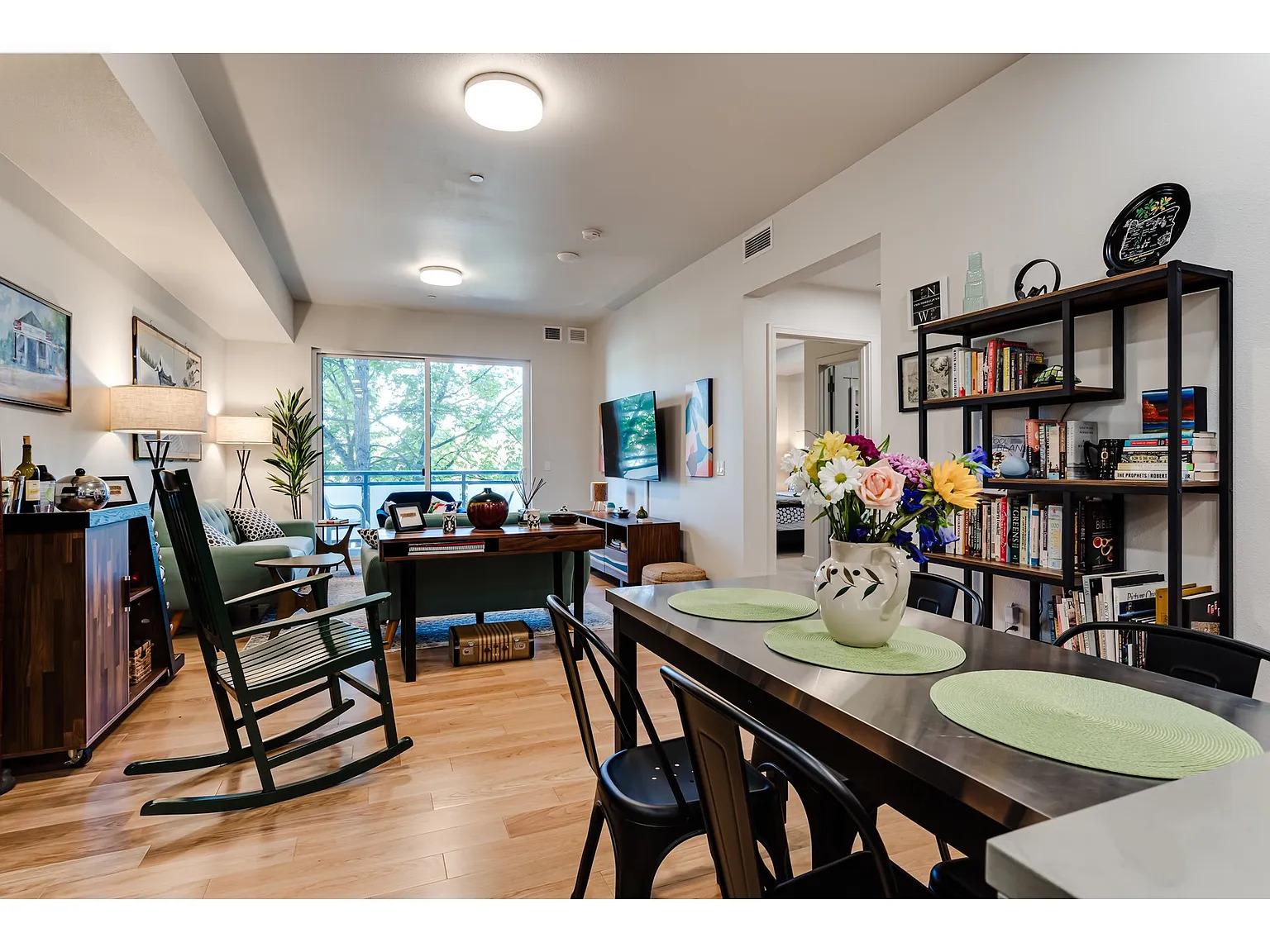 1600 Pearl St Apt 304 – photo 3