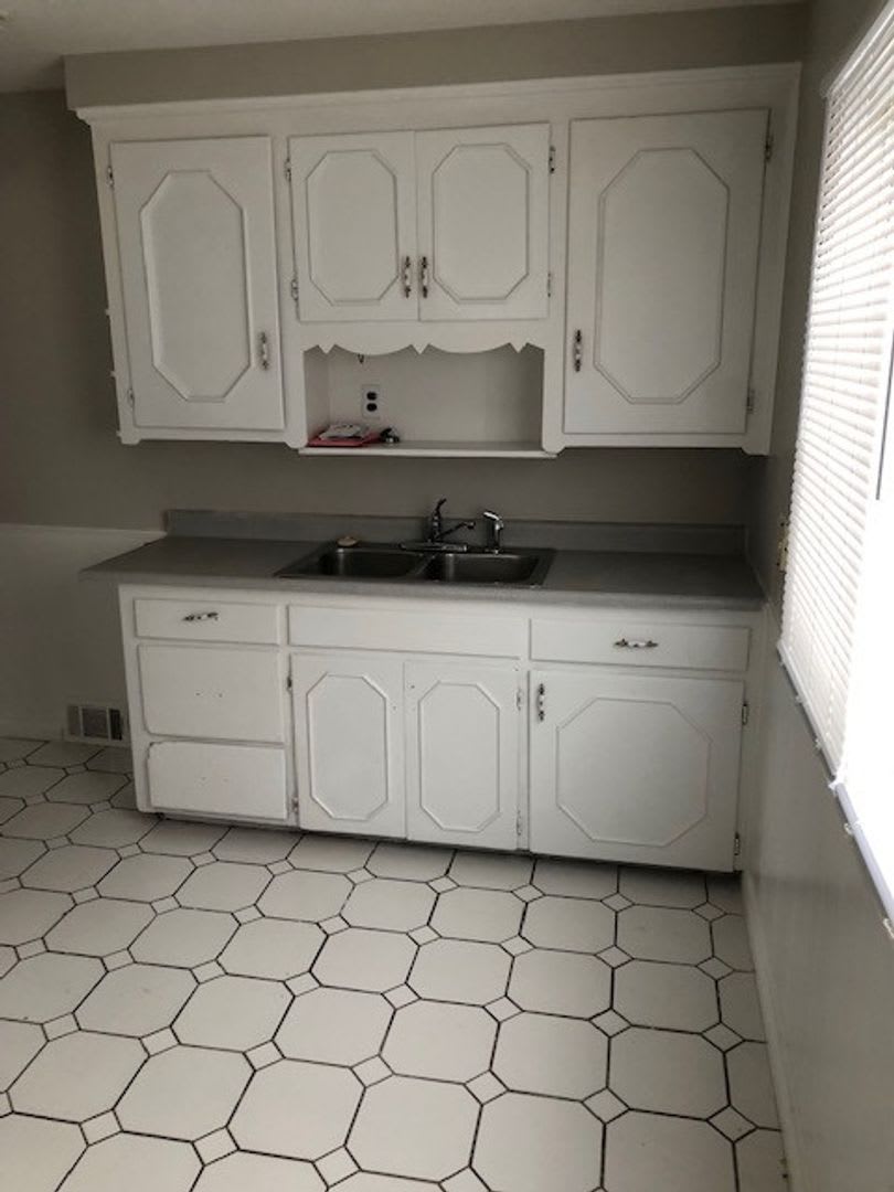 ADORABLE, 3 BEDROOM, 1 BATH BUNGALOW STYLE HOME IN REDFORD-----DENBY – photo 3