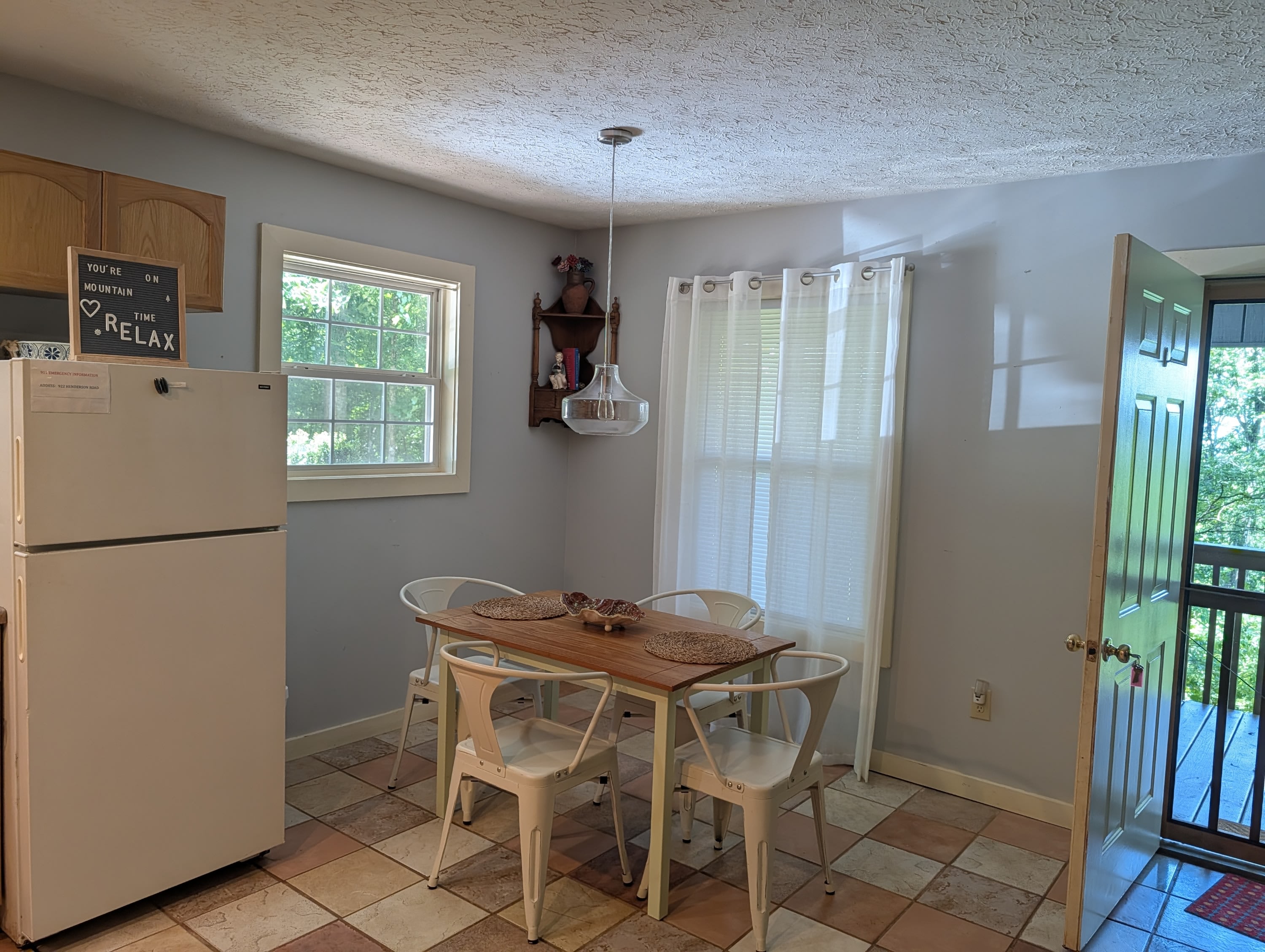 922 Henderson Road – photo 2