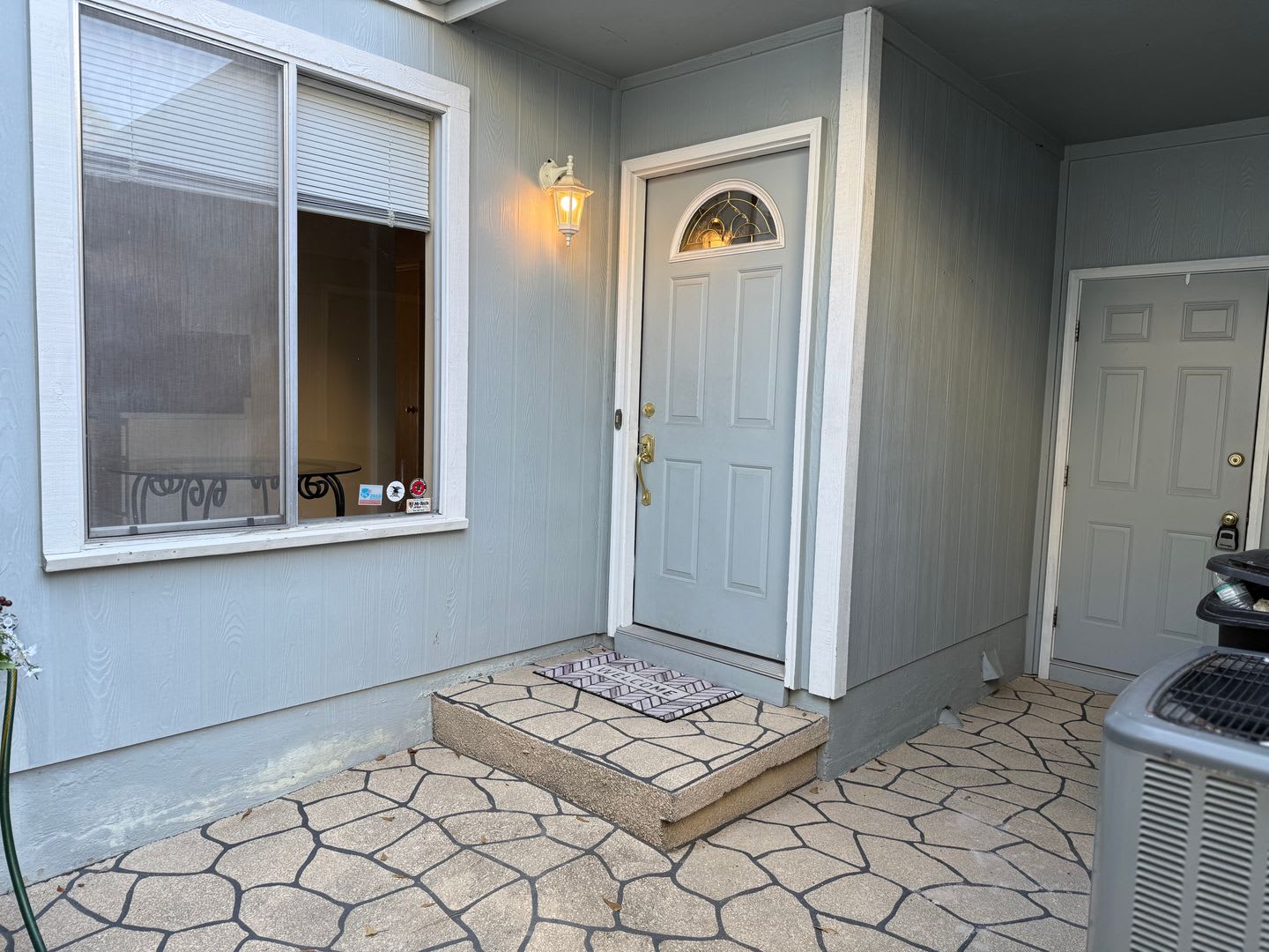 Townhome Off The Parkway With 2 Car Garage – photo 2