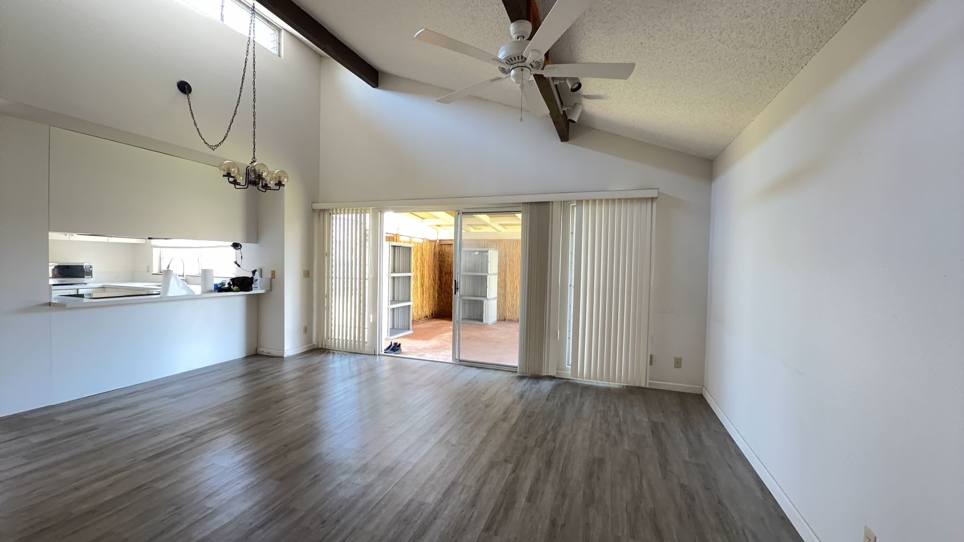 Reduced! $3,400, 3-BR, 1.5-BA, Carport Pkg – photo 1