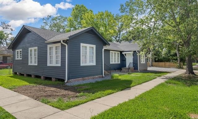 210 S OAK Street – photo 2