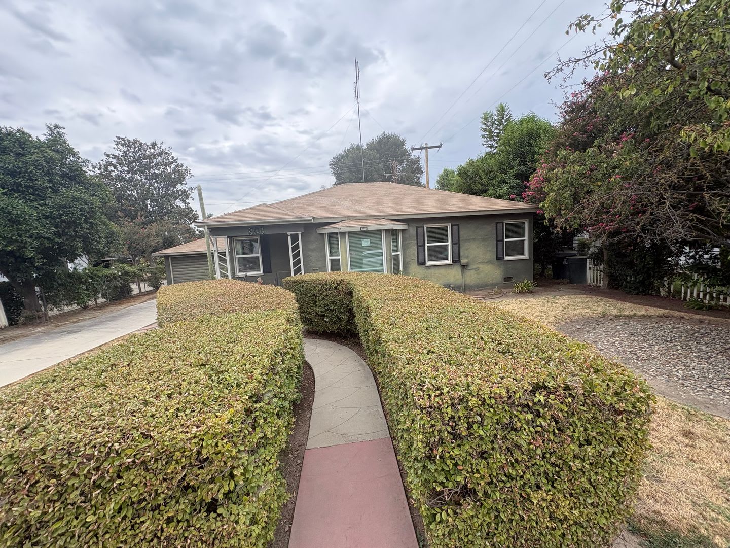 Cozy 2-bedroom home Available Now! – photo 1